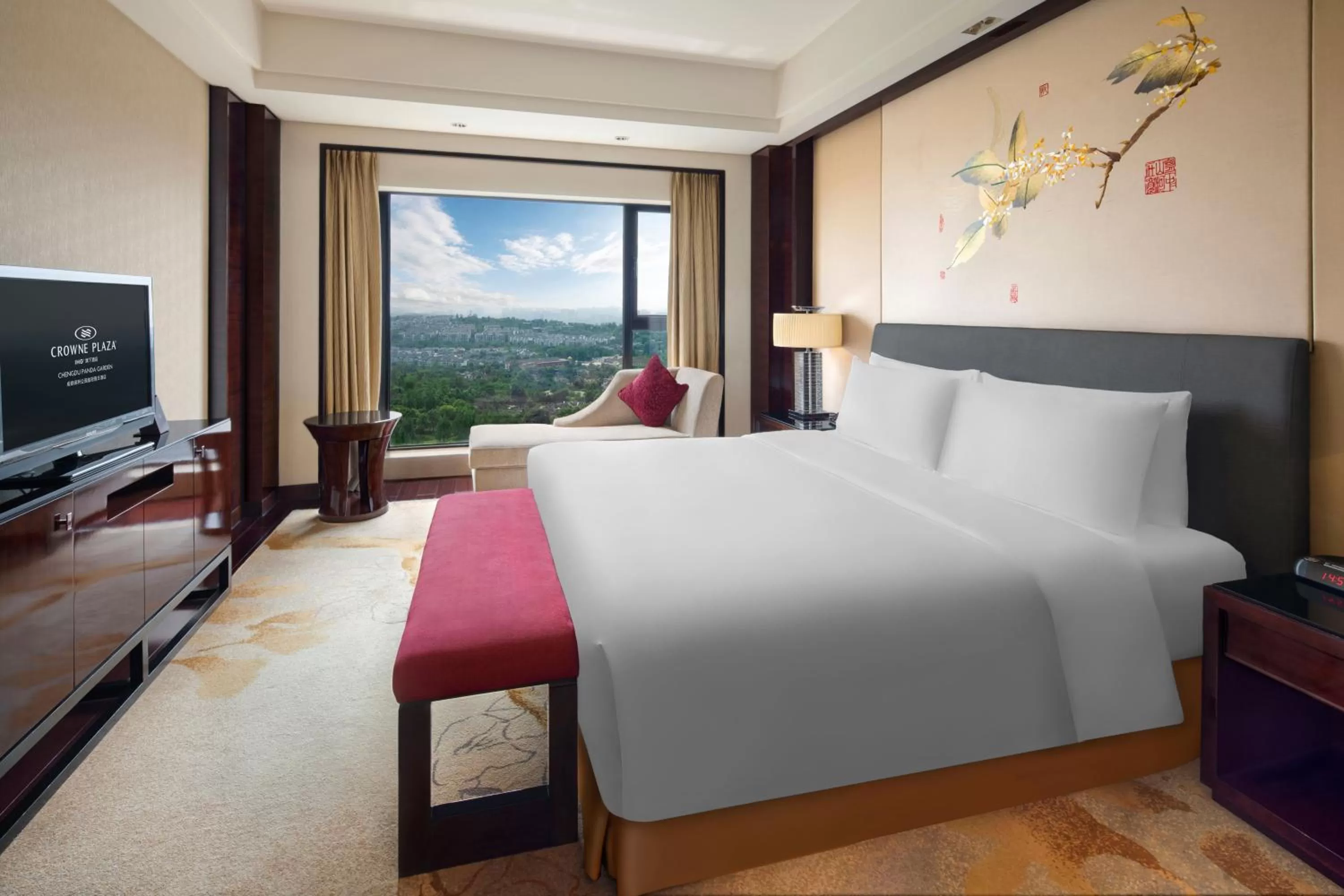 Photo of the whole room, Bed in Crowne Plaza Chengdu Panda Garden by IHG