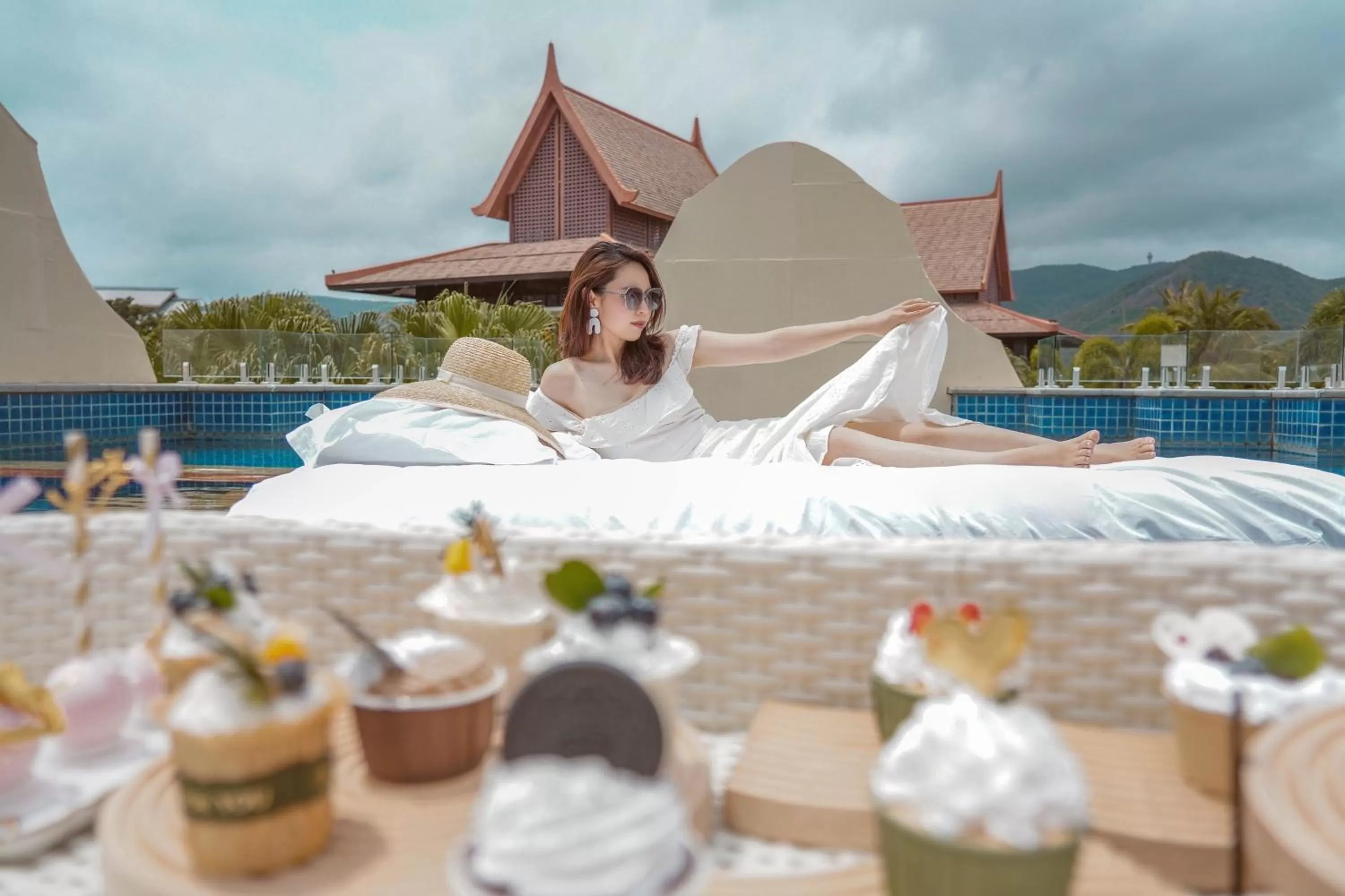 Swimming pool in Pullman Sanya Yalong Bay Villas & Resort