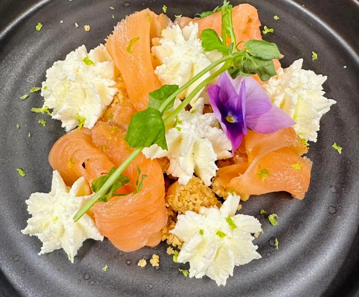 Restaurant/places to eat in Hôtel Le Dormeur du Val