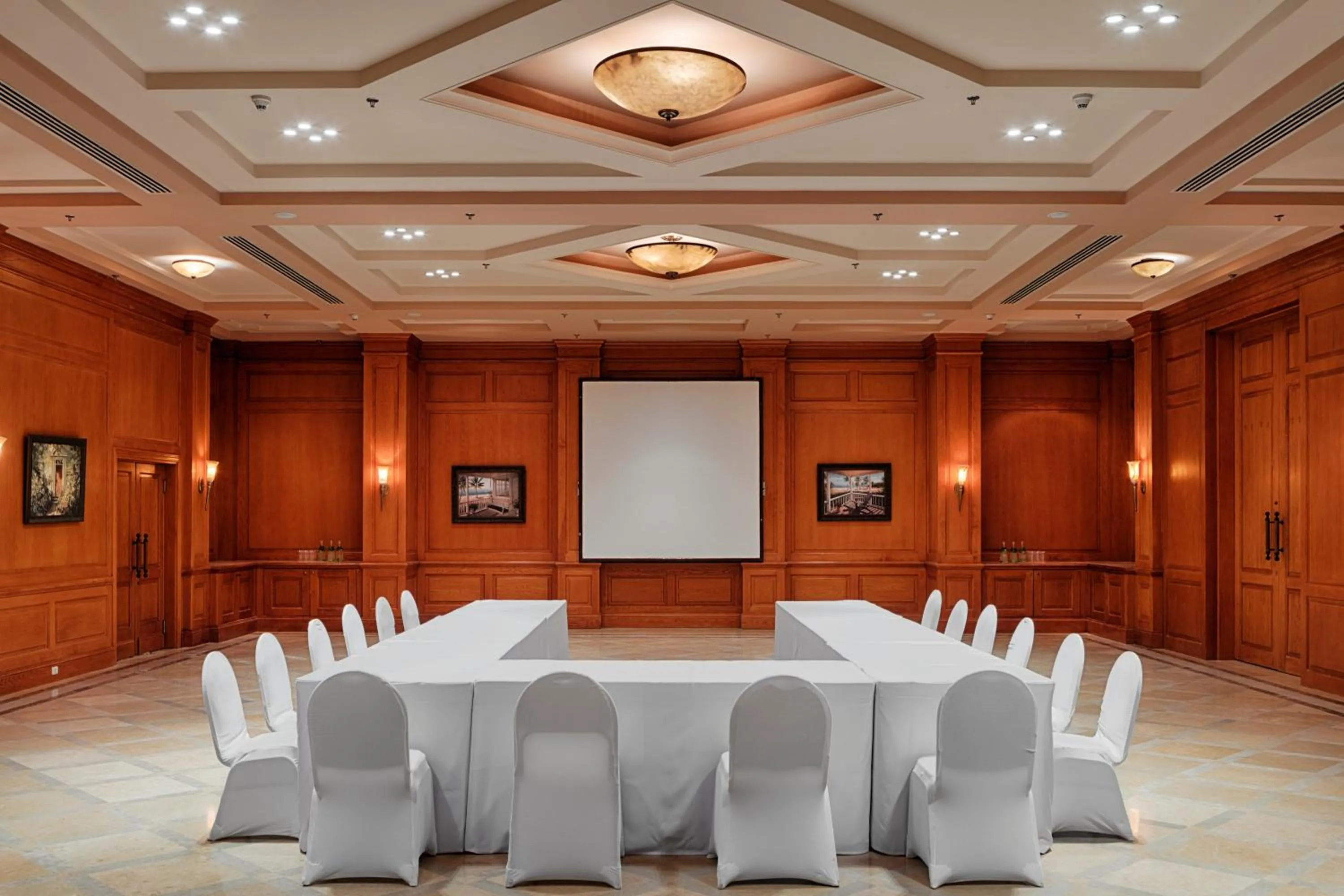 Meeting/conference room in The Cascades Golf Resort, Spa & Thalasso