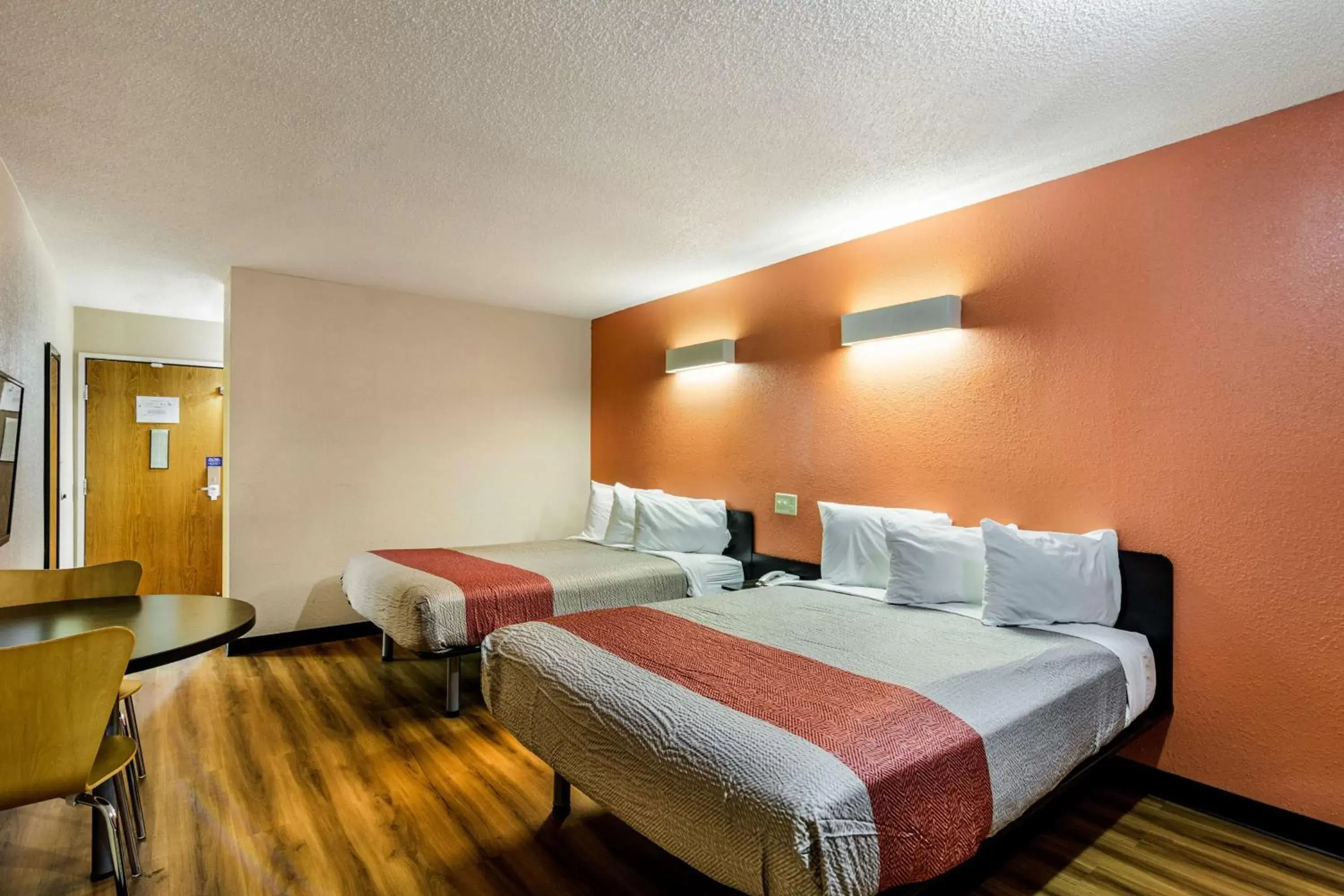 Queen Room with Two Queen Beds - single occupancy - Smoking in Motel 6-Libertyville, IL Queen Room with Two Queen Beds - single occupancy - Smoking in Motel 6-Libertyville, IL