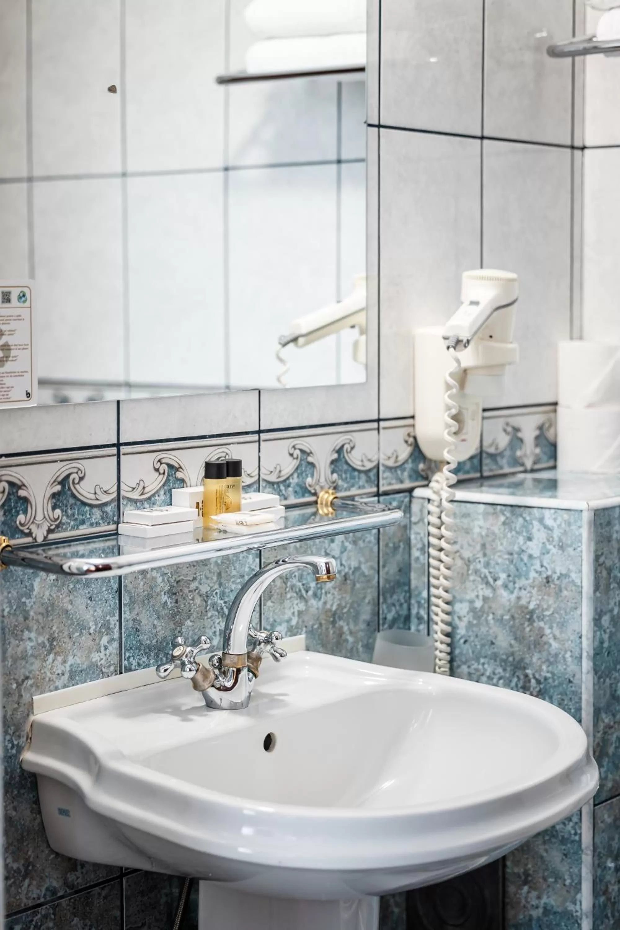 Bathroom in Hotel Imparatul Romanilor Hotel & SPA