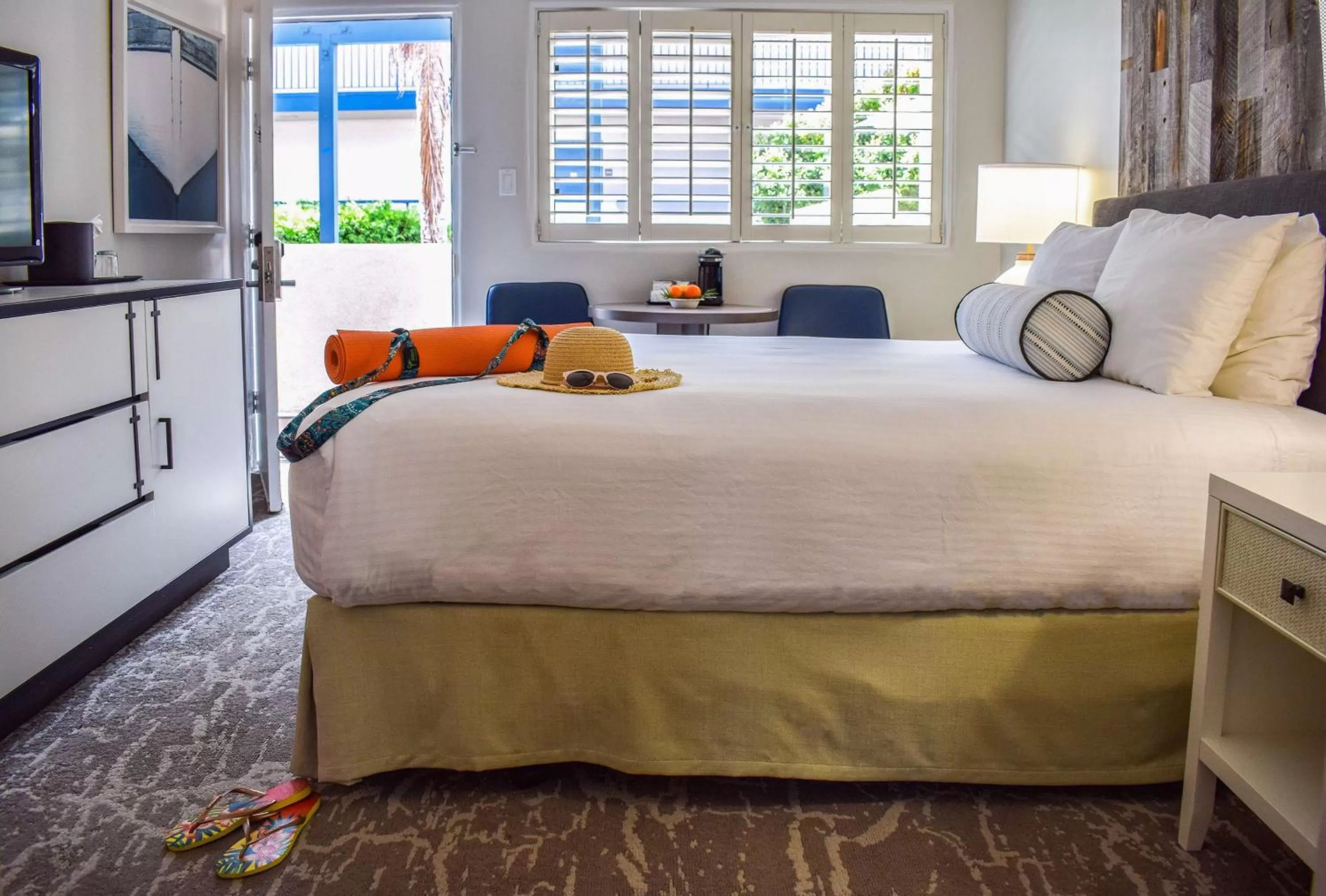 Photo of the whole room, Bed in Beachside Inn