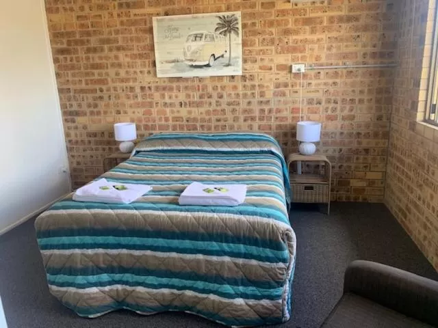 Bed in Golden Beach Motor Inn, Caloundra
