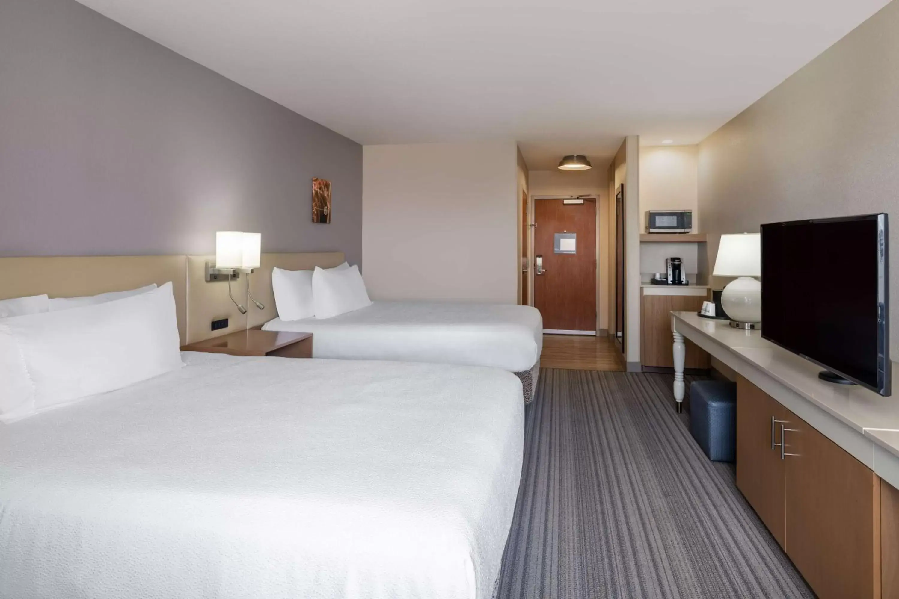 Queen Room with Two Queen Beds in Hilton Garden Inn Bakersfield Queen Room with Two Queen Beds in Hilton Garden Inn Bakersfield