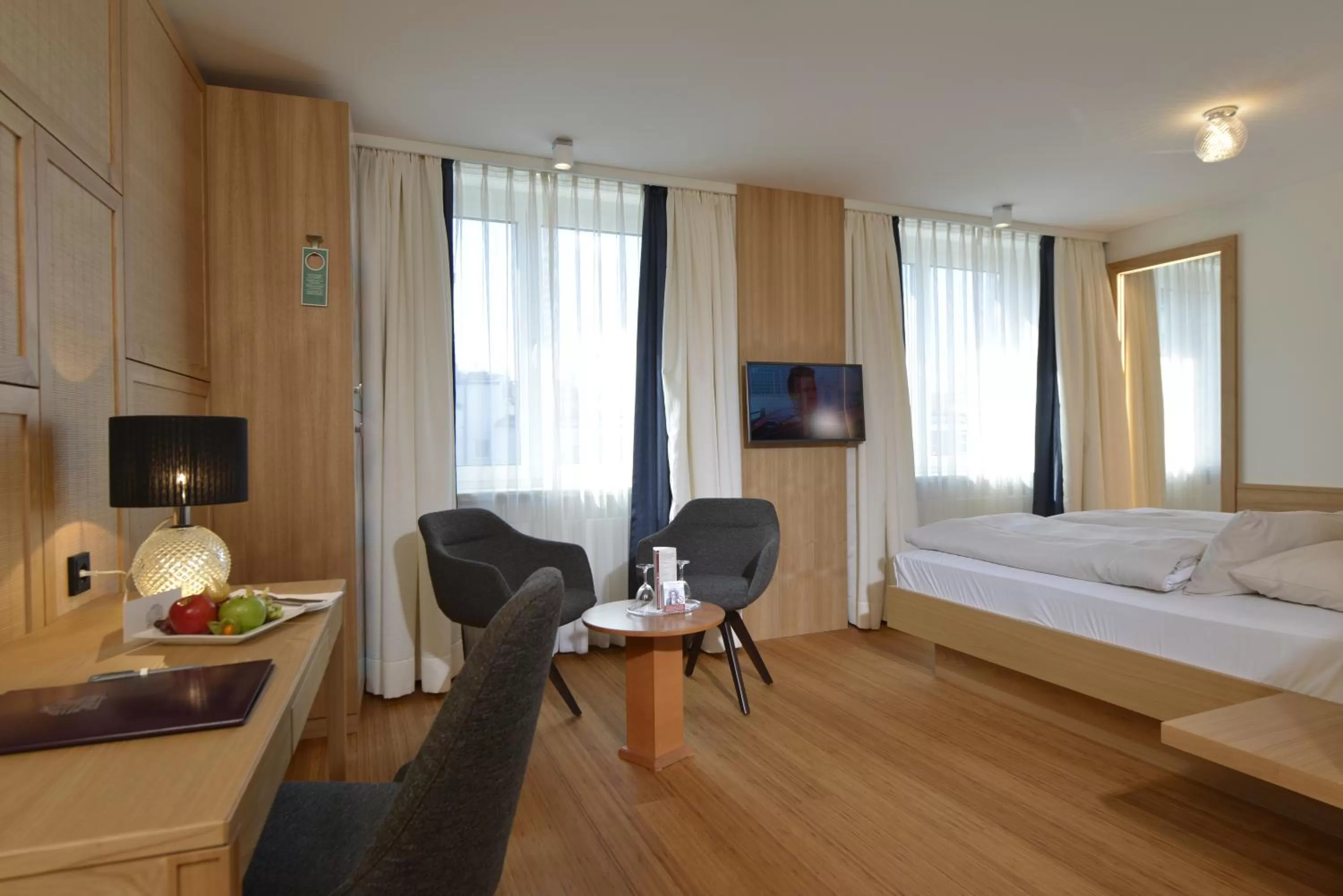 Photo of the whole room, Bed in Hotel Torbräu