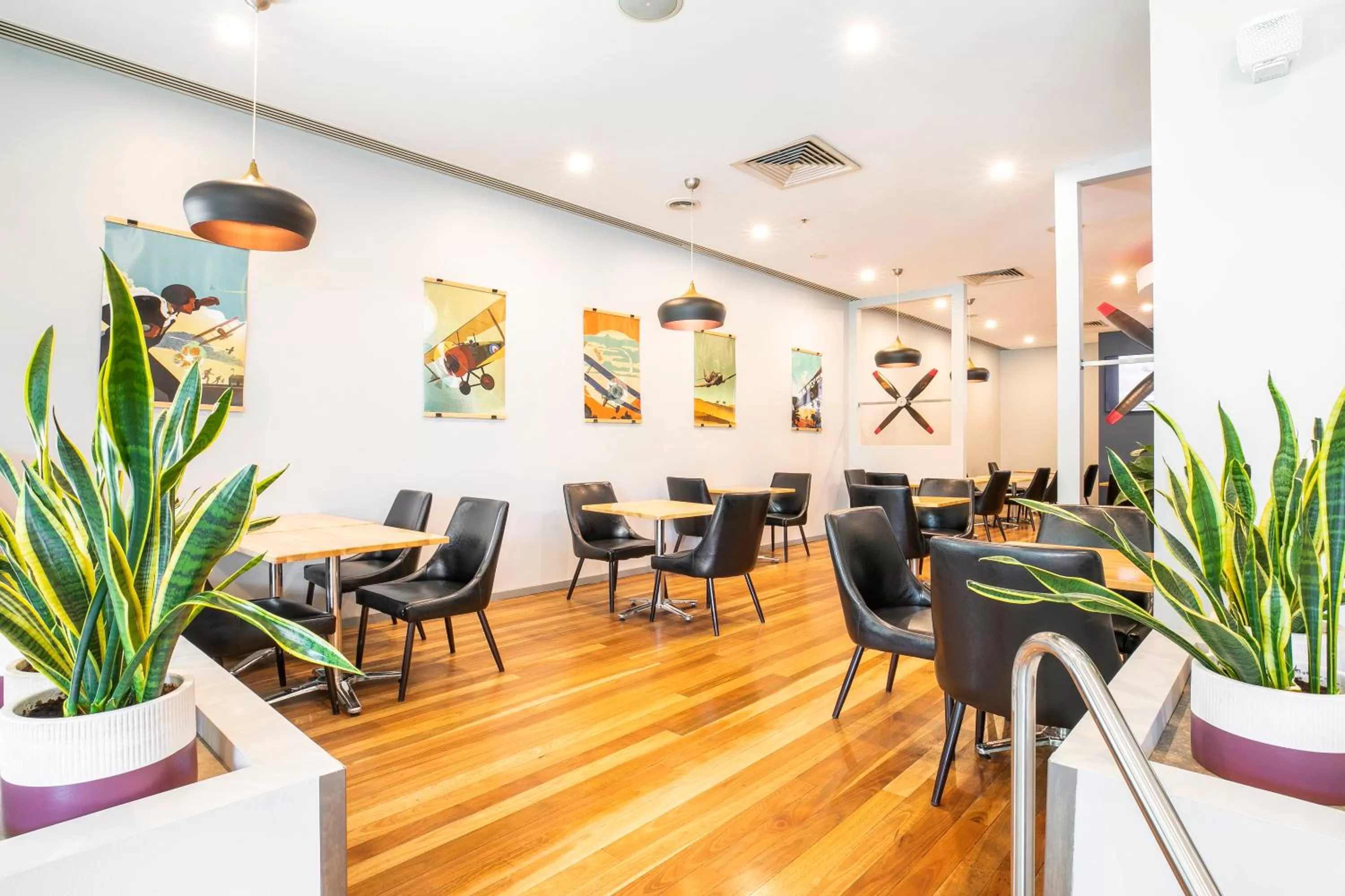 Restaurant/places to eat in Crowne Plaza Sydney Airport by IHG