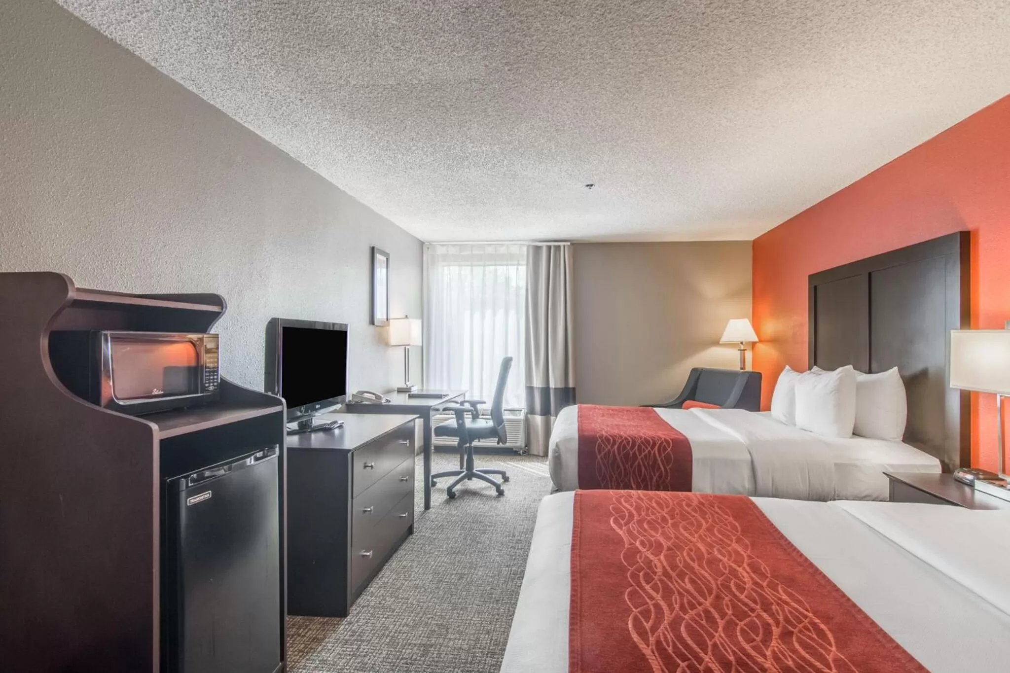 TV and multimedia, Bed in Spark by Hilton Des Plaines Chicago O'Hare