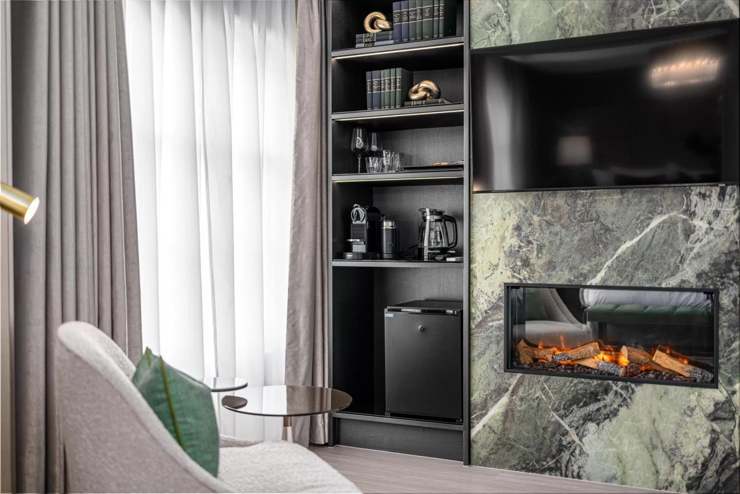 TV and multimedia in No.4 Carlton