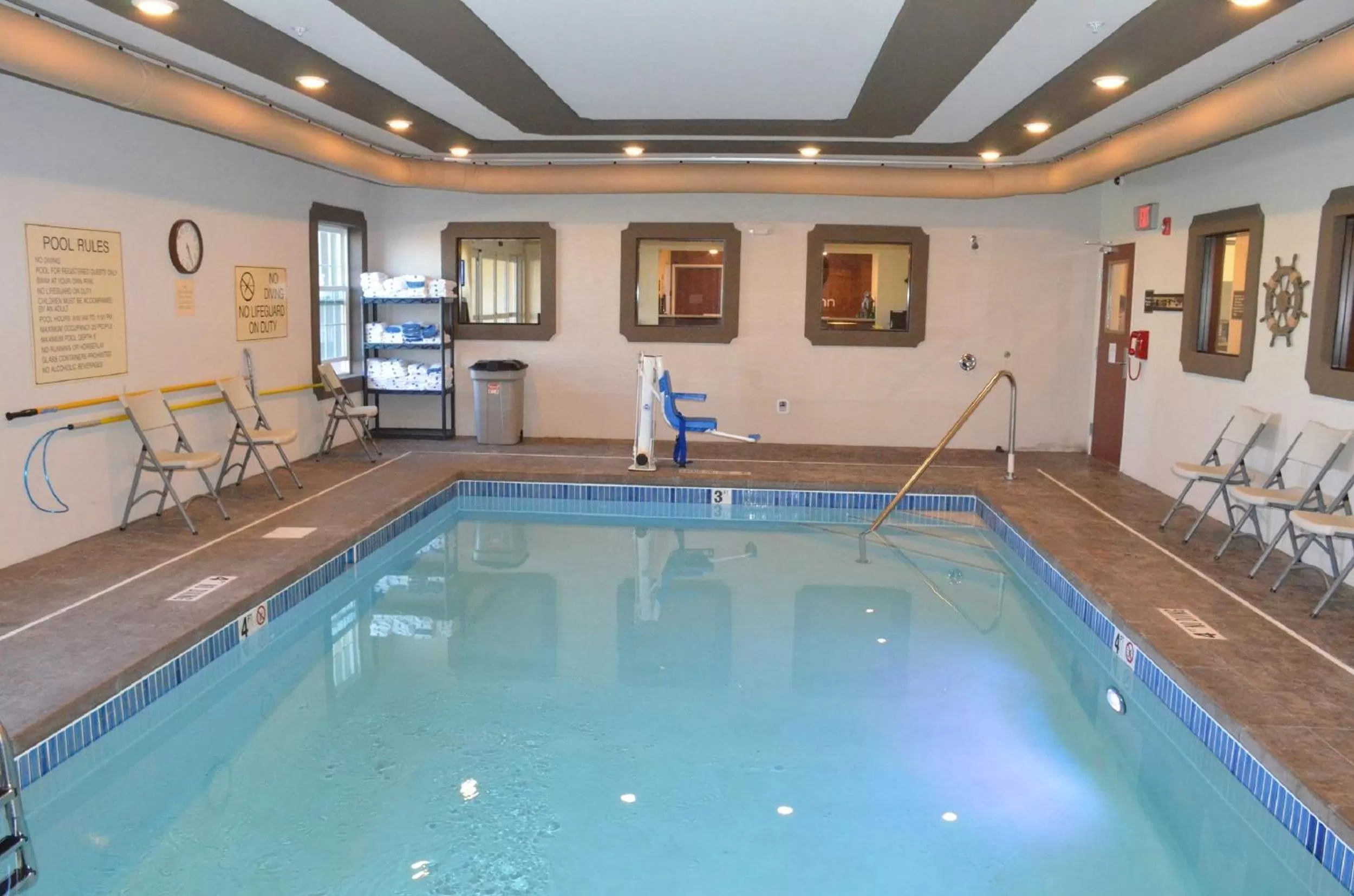 Swimming pool in Sierra Inn Minot
