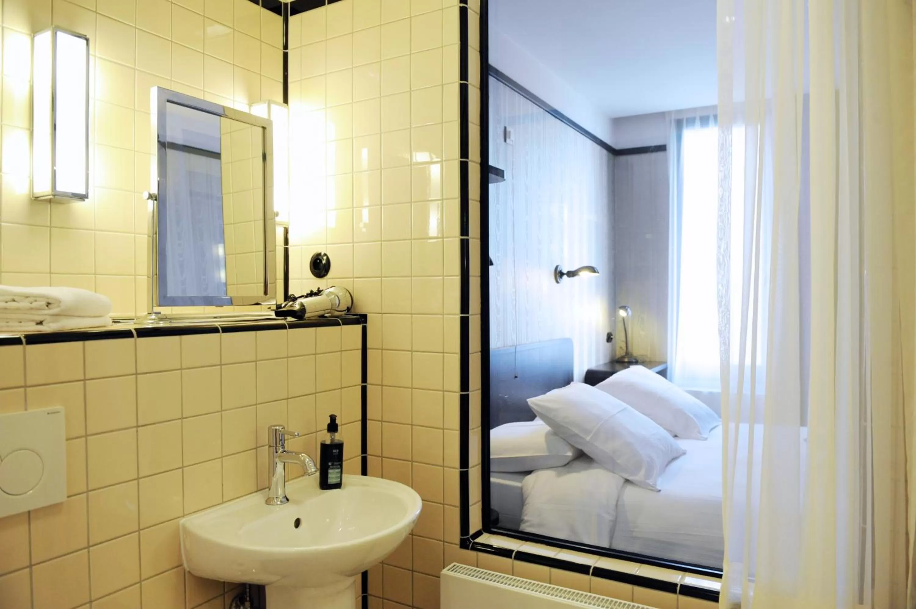 Bathroom, Bed in Latroupe Hotel Le Berger