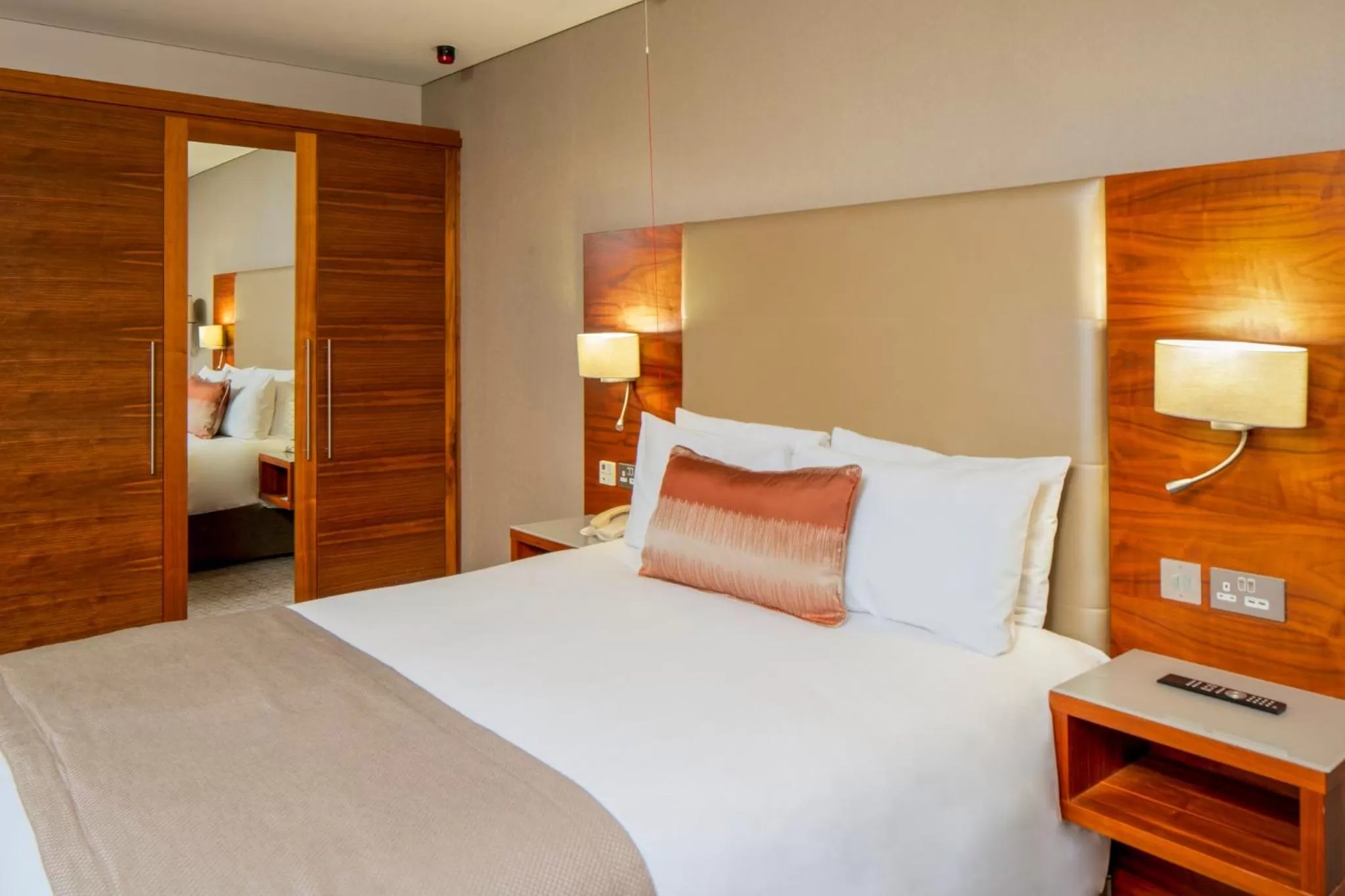 Photo of the whole room, Bed in Crowne Plaza London - Docklands by IHG