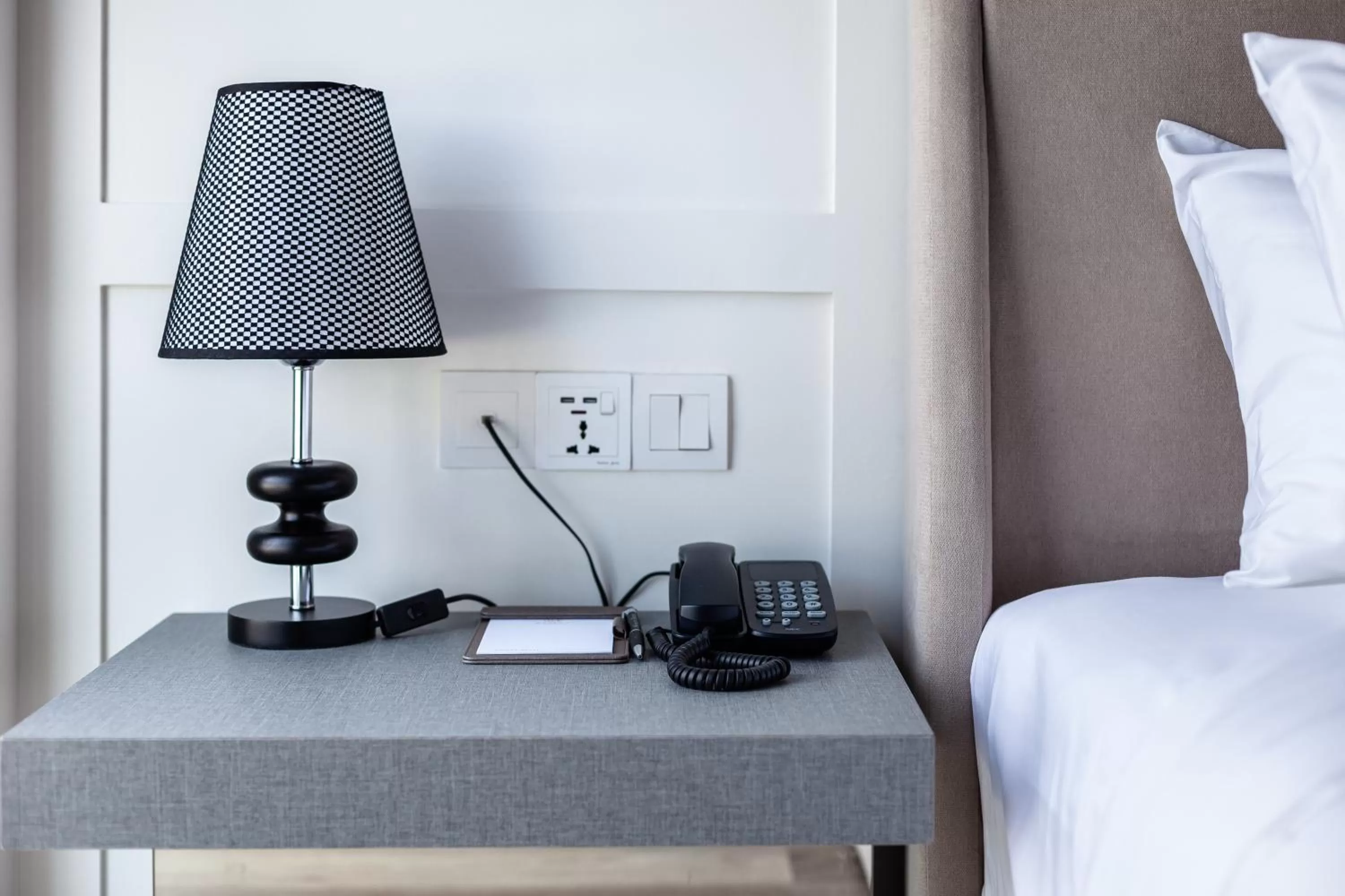 Bedroom, Bed in Wesley Hotel