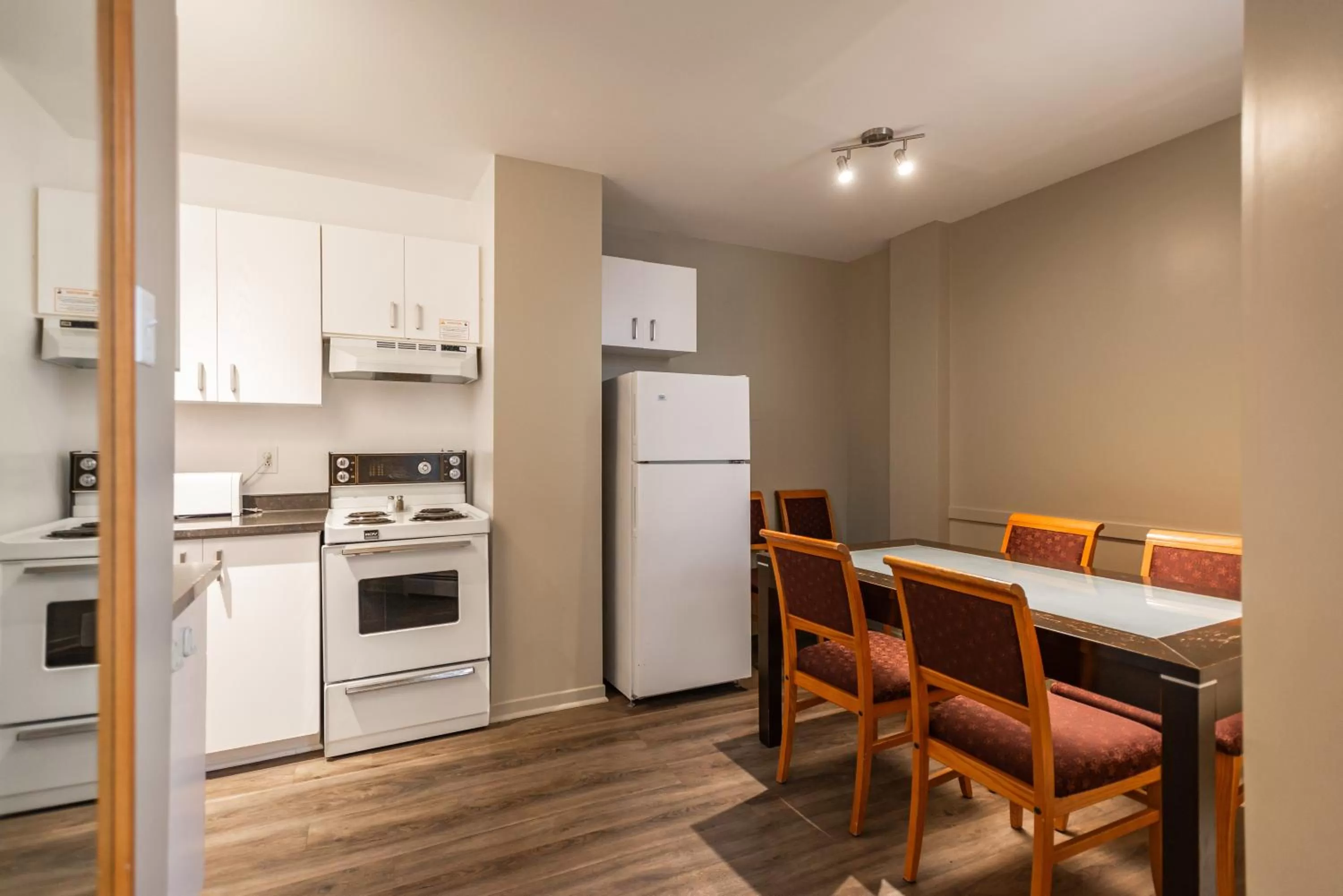 Kitchen or kitchenette in Hotel le Roberval