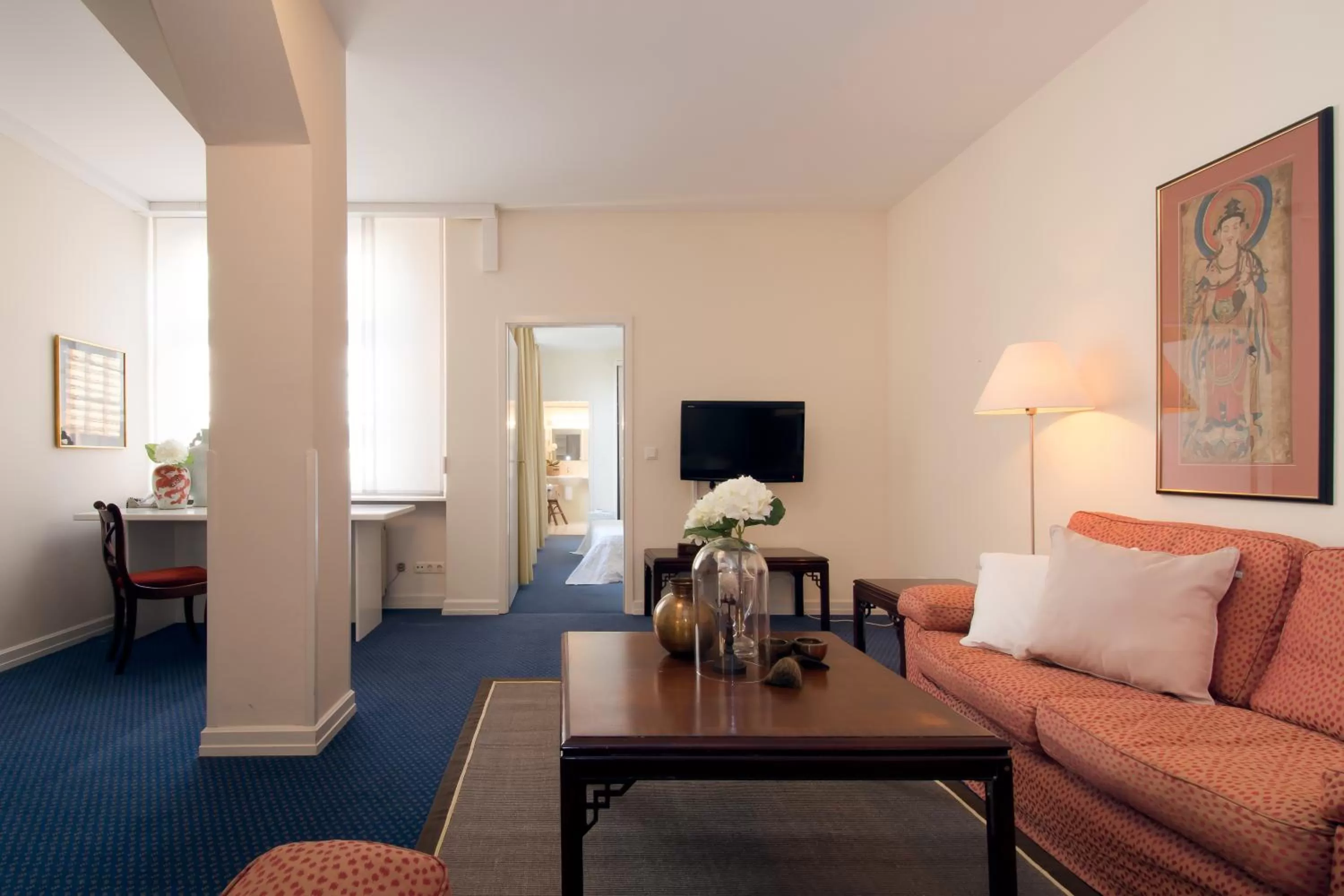 Photo of the whole room, Seating Area in Carlstadt Suites Düsseldorf