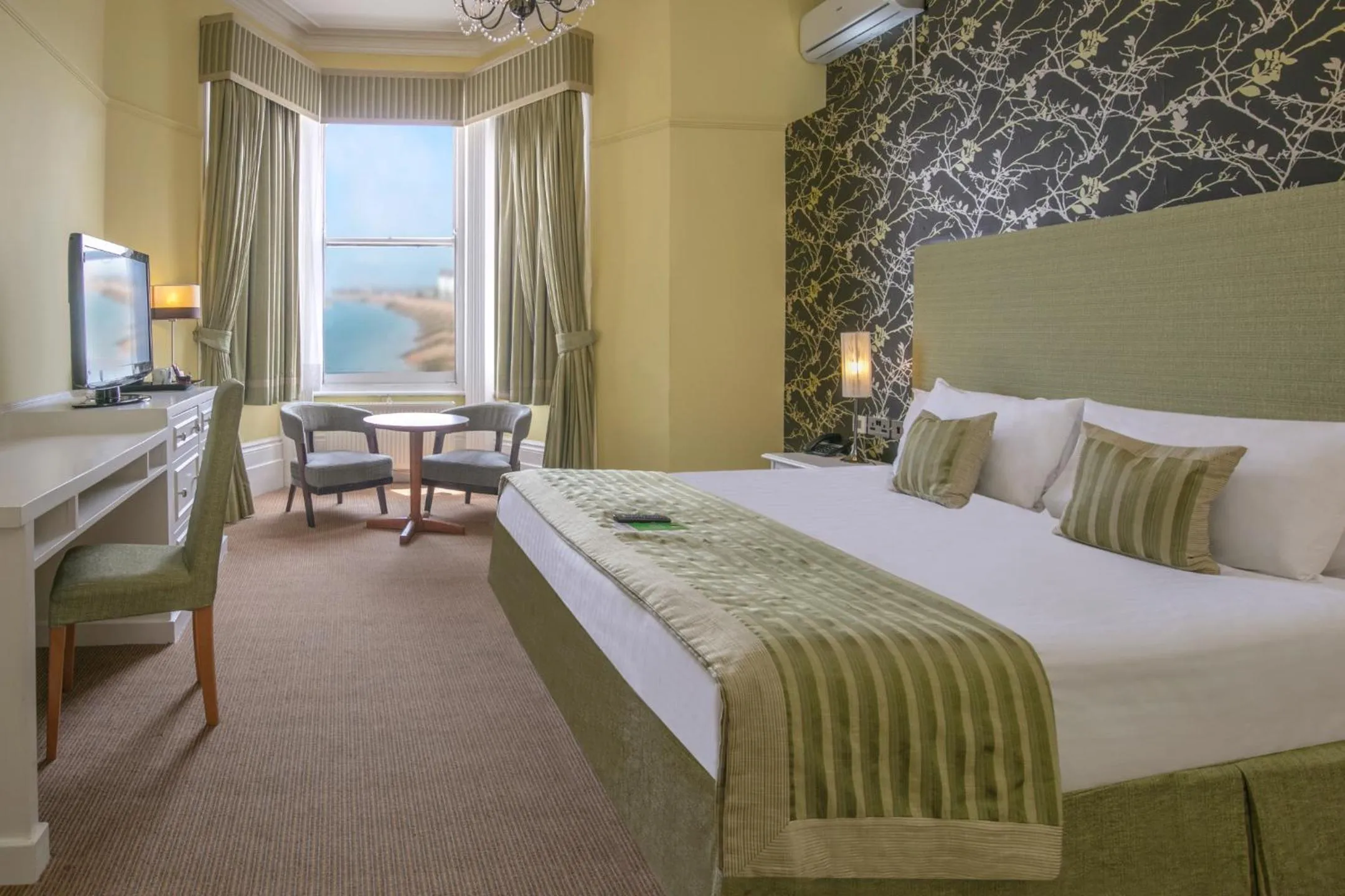 Bed in Best Western York House Hotel