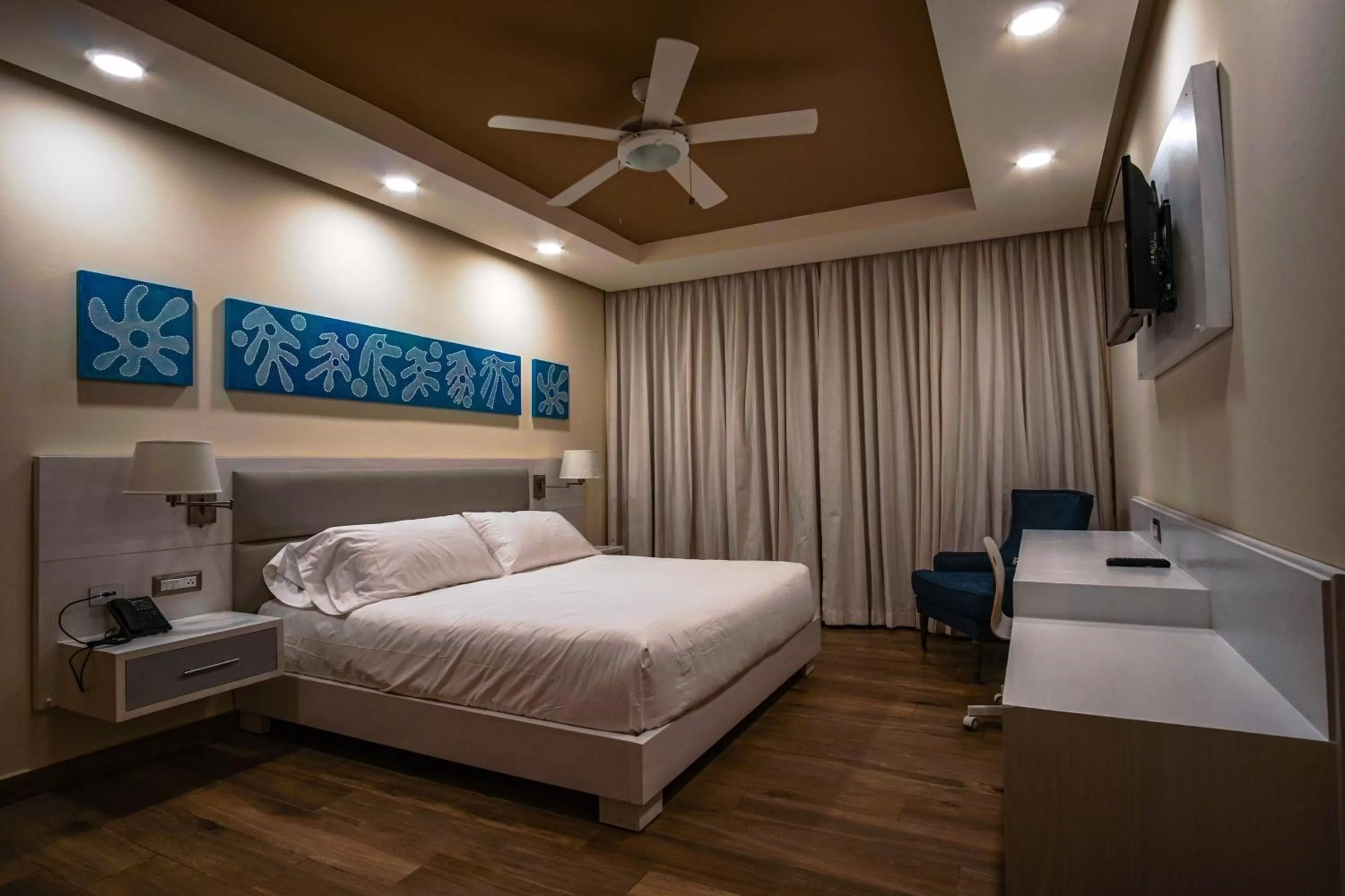 Photo of the whole room, Bed in Satama Hotel