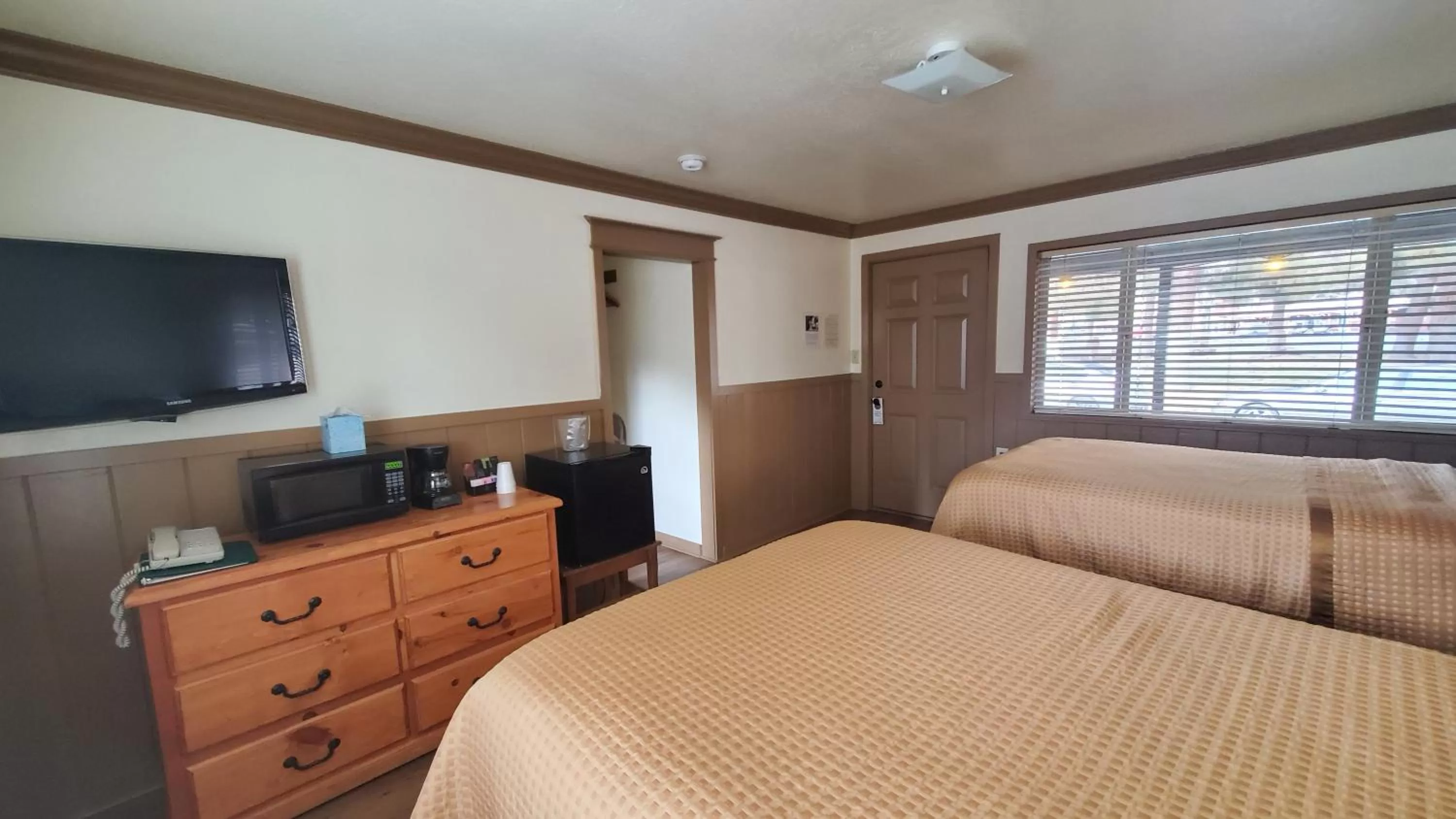 Bed in Kernville Inn