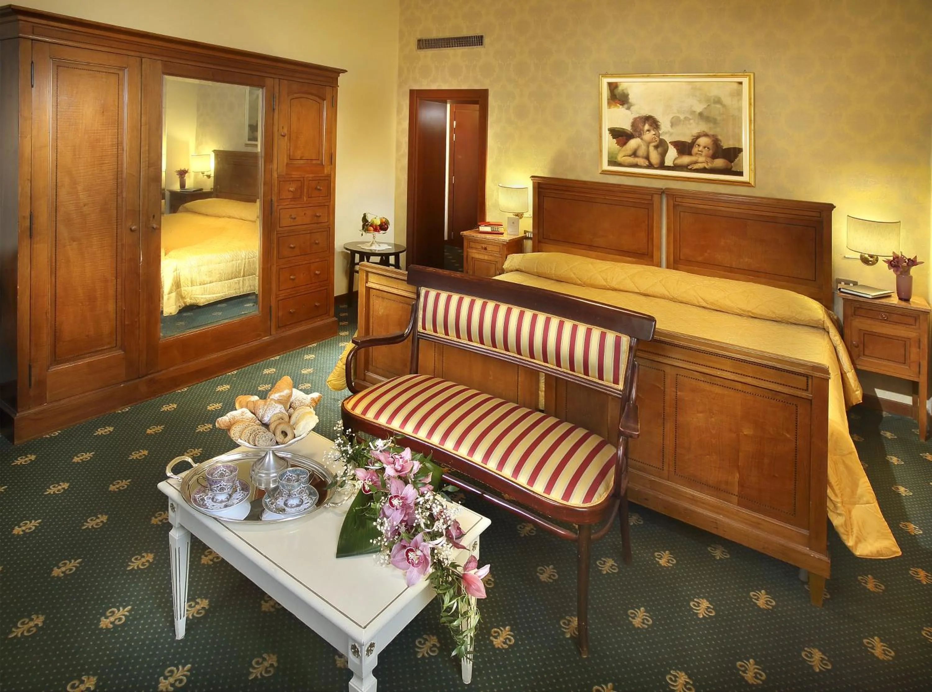 Photo of the whole room, Bed in Grand Hotel Plaza & Locanda Maggiore