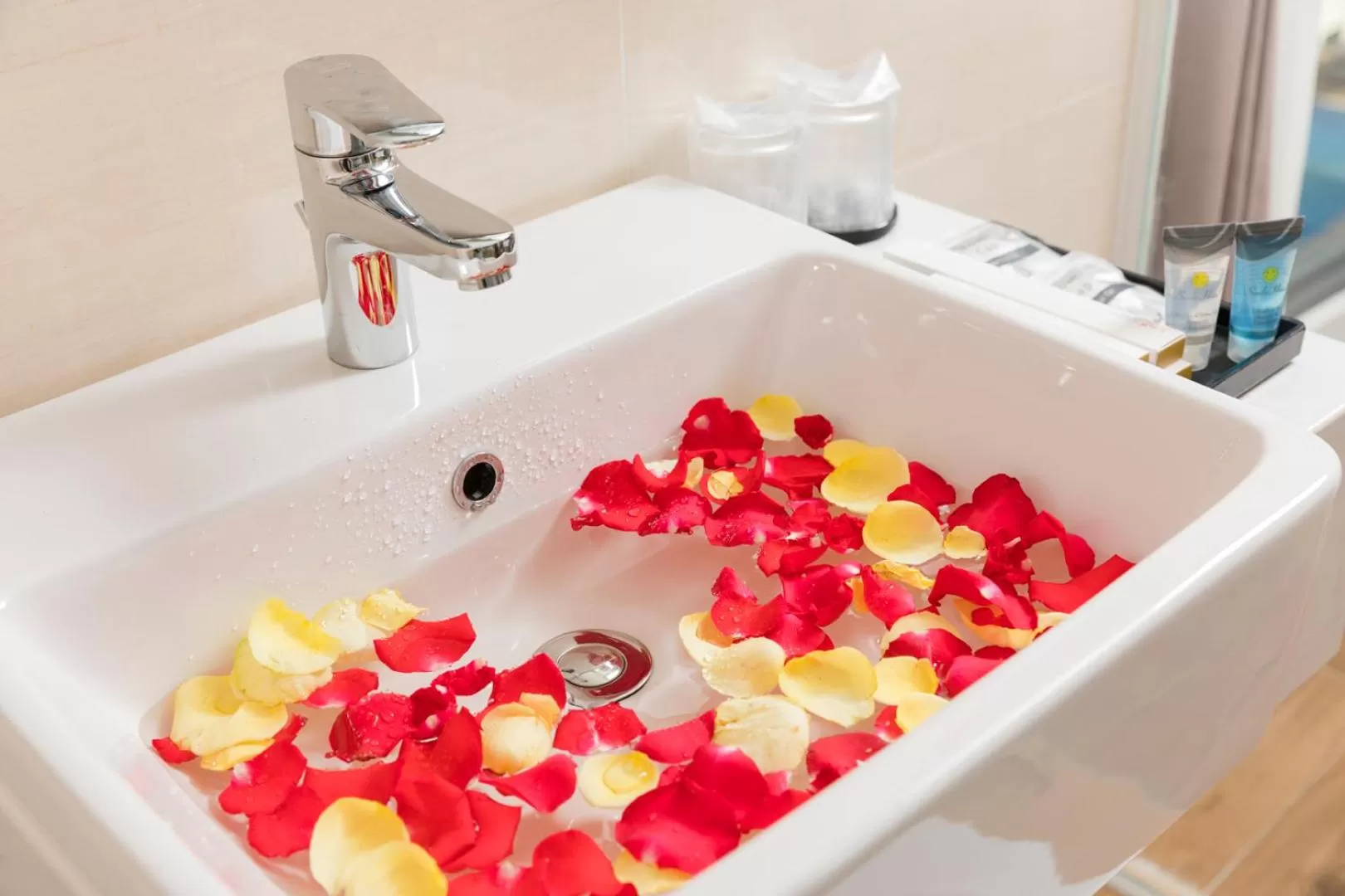 Shower in Smile Hotel Nha Trang