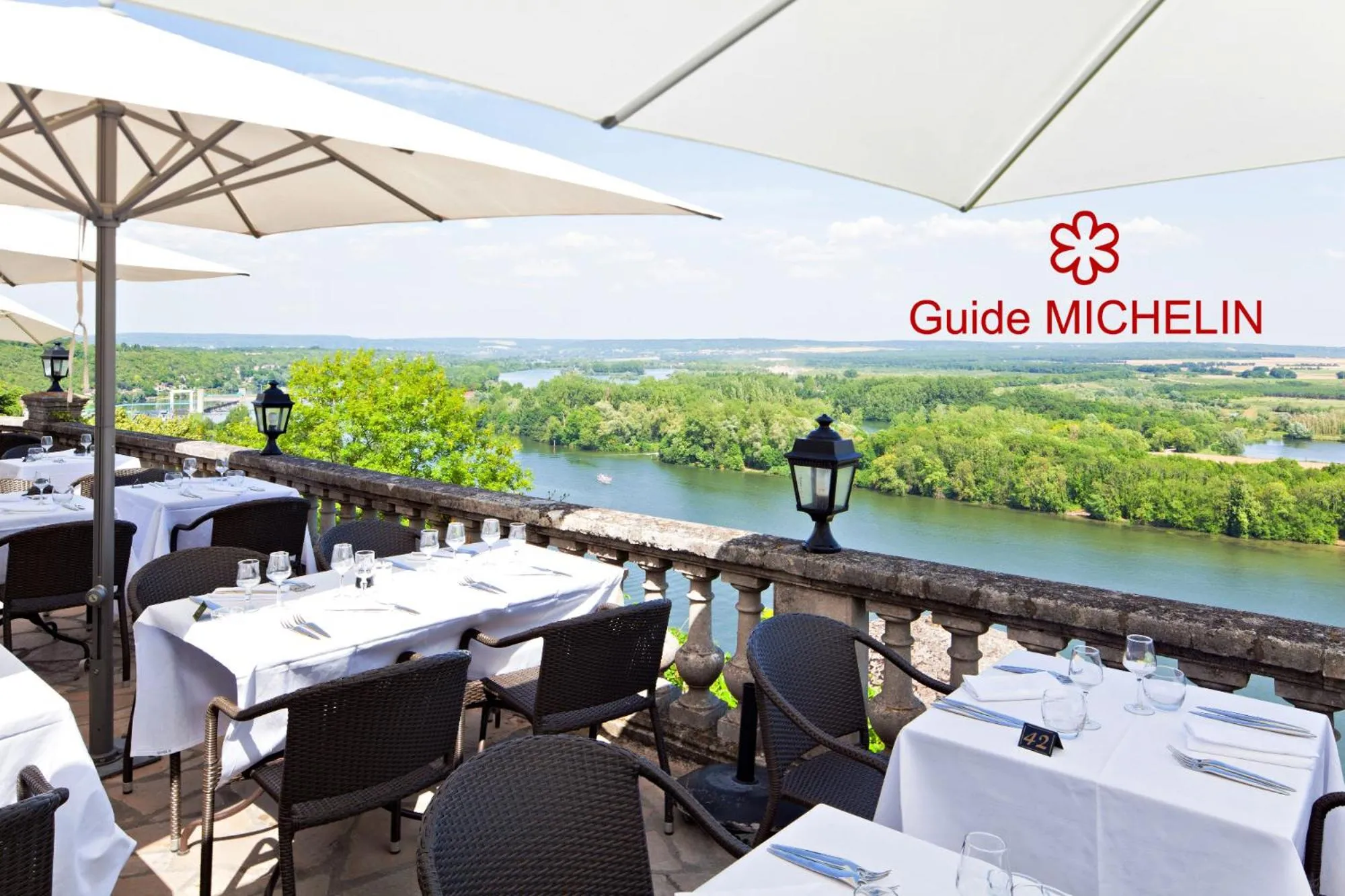 Restaurant/places to eat in Domaine De La Corniche