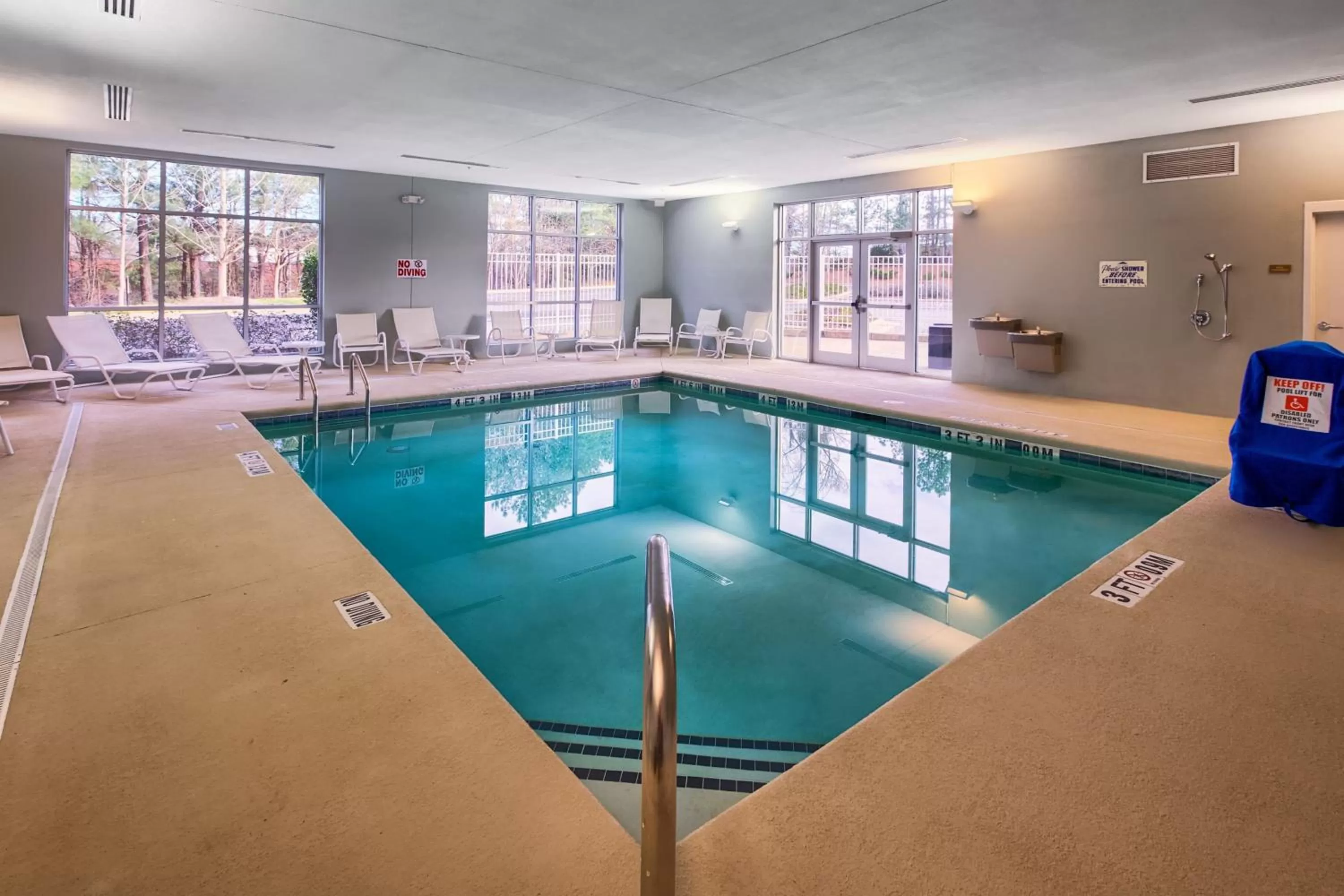 Swimming pool in Four Points by Sheraton Raleigh Durham Airport