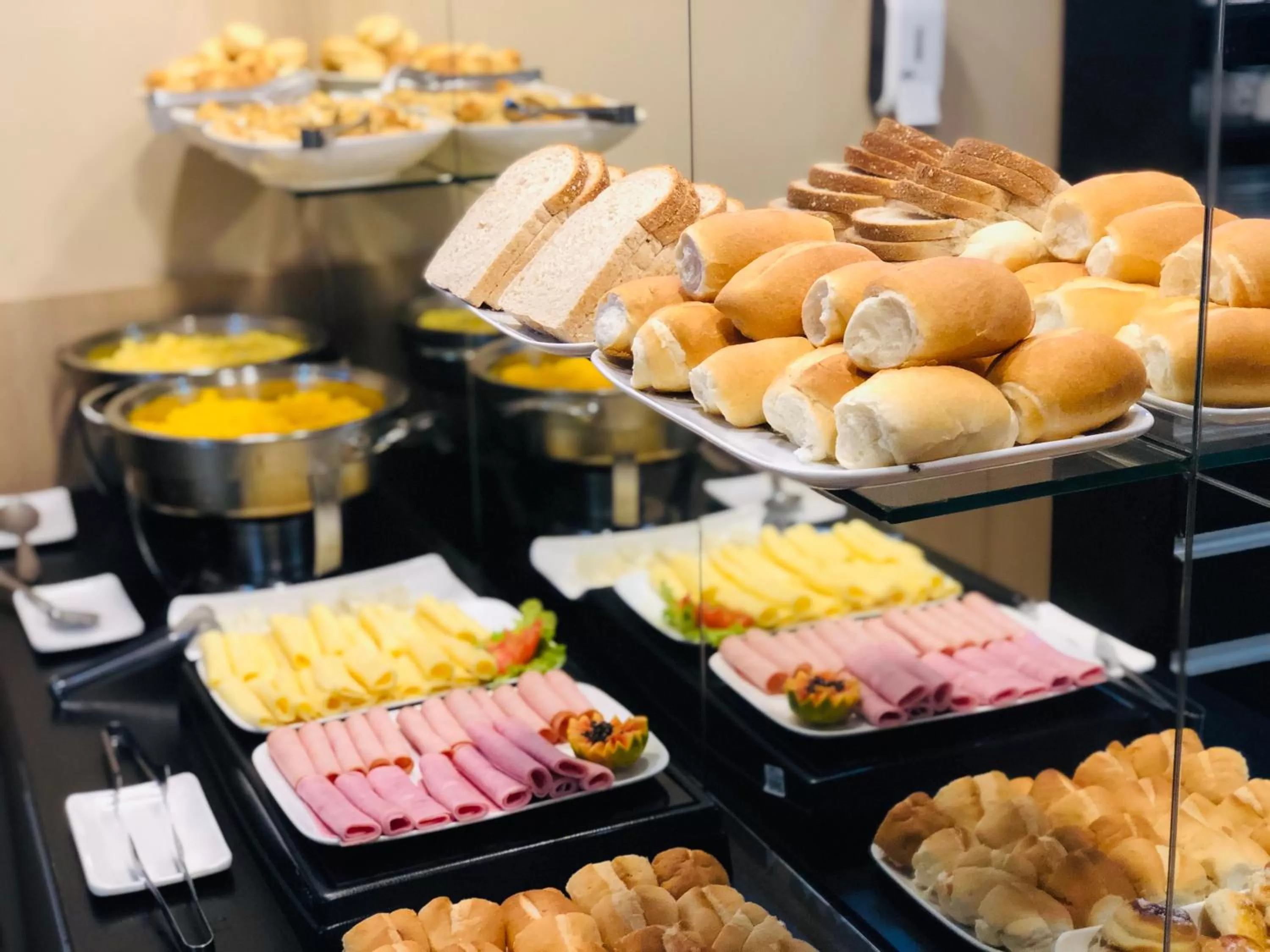 Breakfast in Hotel Diplomat by Bsb Inn