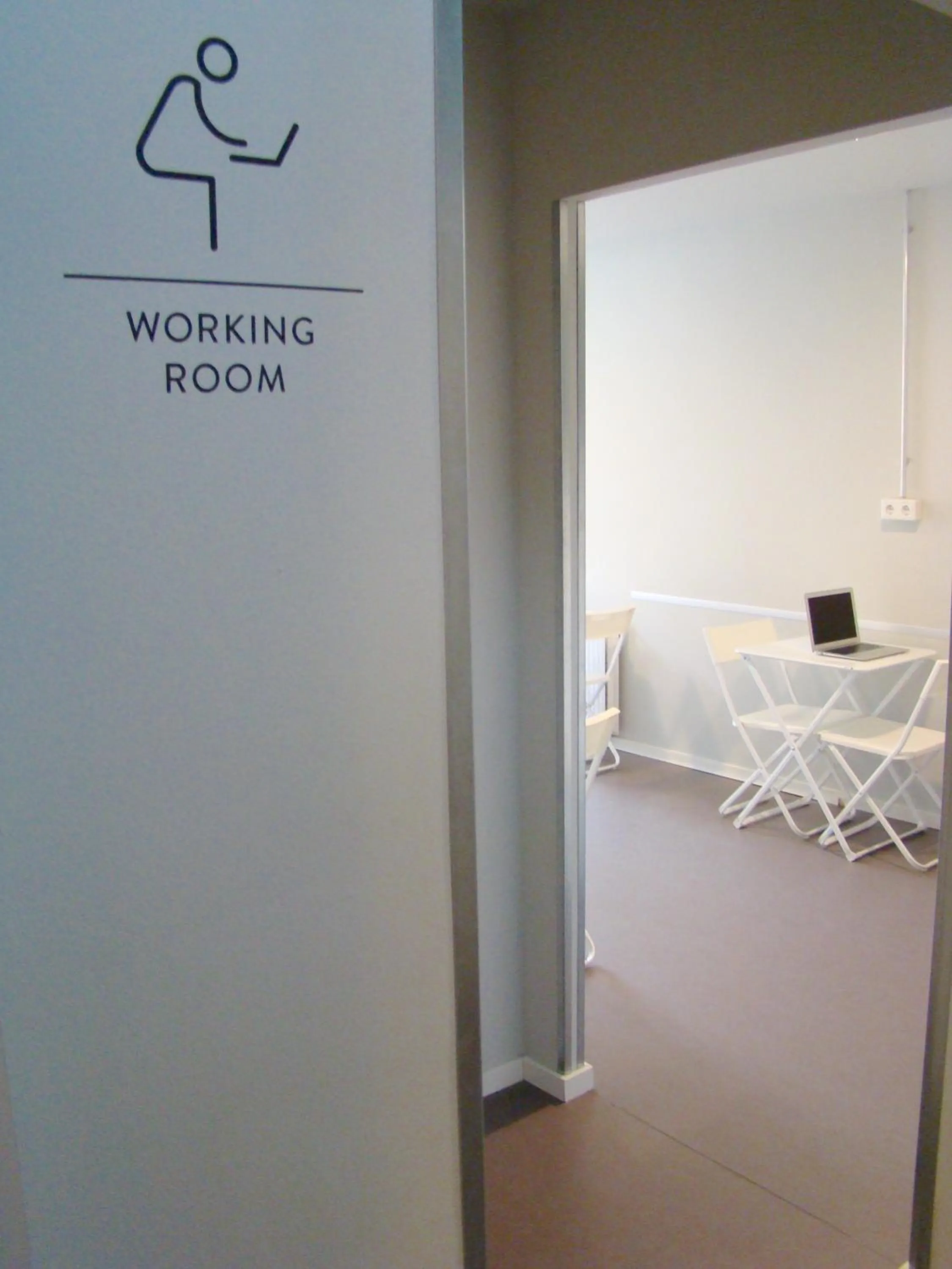 Communal lounge/ TV room in BNB near Brandenburg Gate - Rooms & Apartments