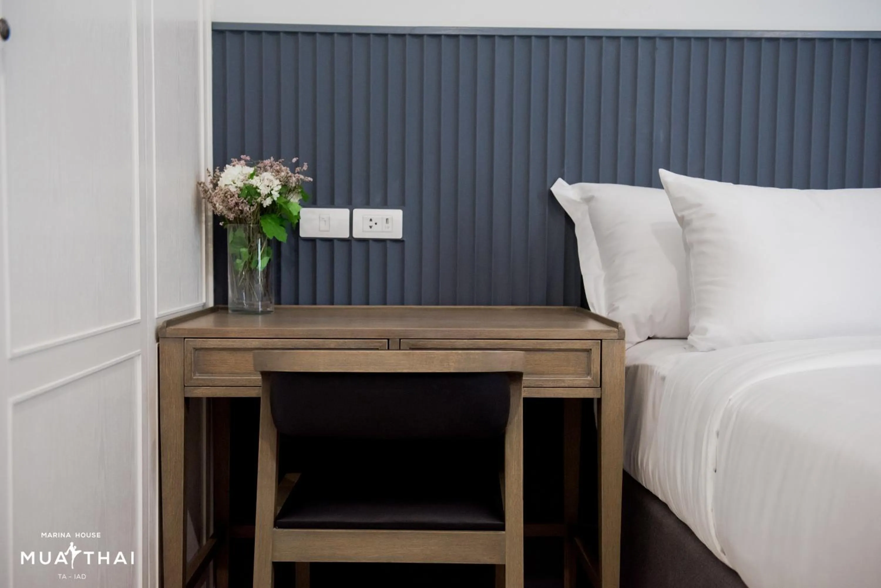 Seating area, Bed in Marina House MUAYTHAI Ta-iad Phuket