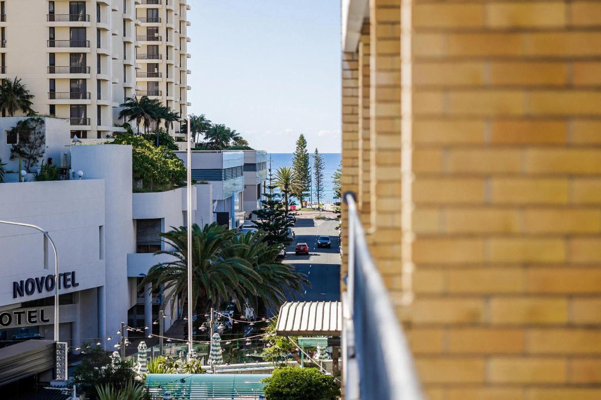 Property building in Bunk Surfers Paradise International Backpacker Hostel
