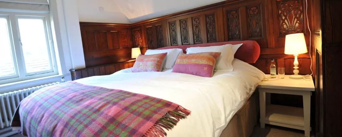 Bed in Bel And The Dragon-Churt