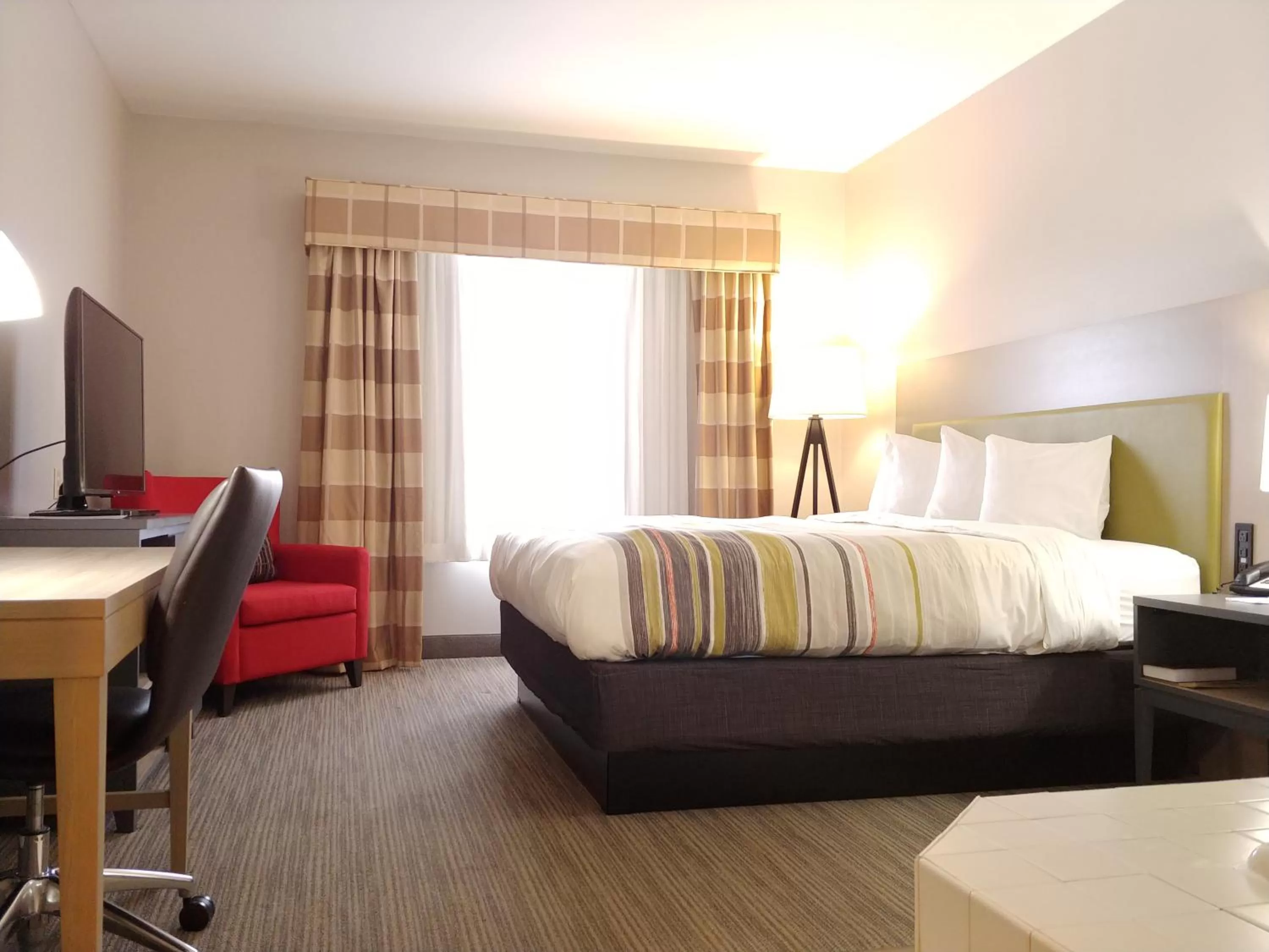 Bed in Country Inn & Suites by Radisson, Freeport, IL