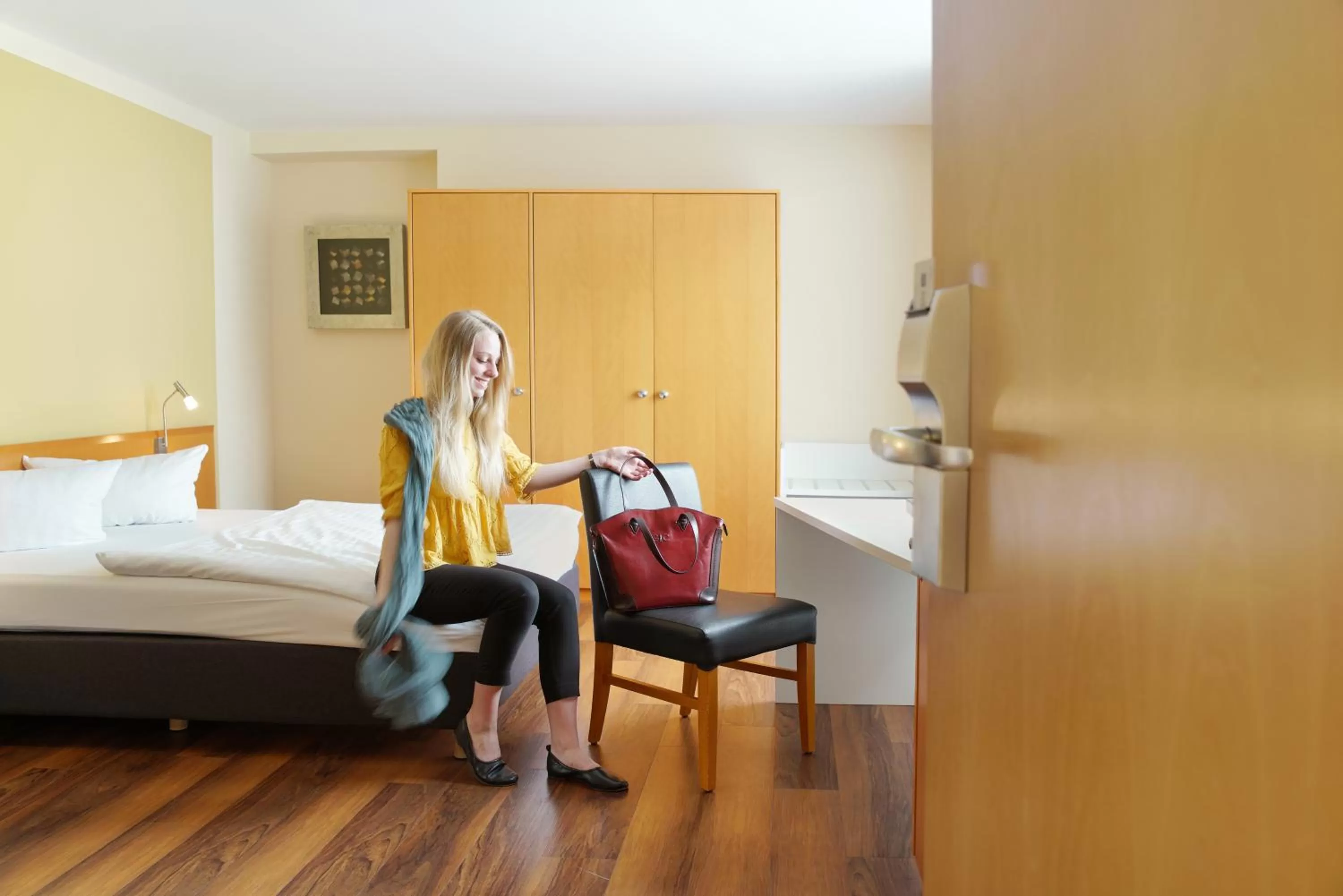 People, Bed in Best Western Macrander Hotel Dresden