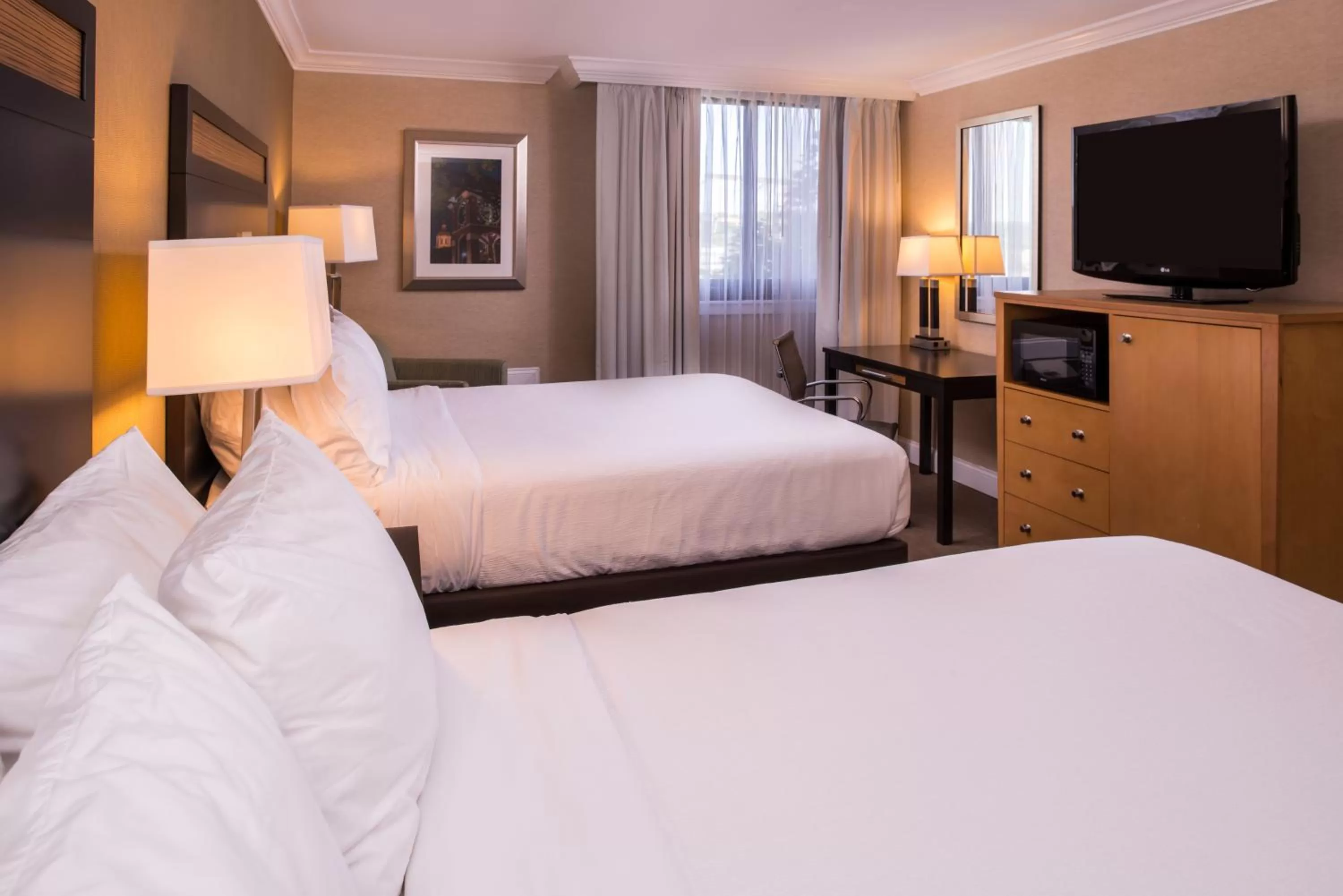 Bed in Doubletree By Hilton Concord Downtown