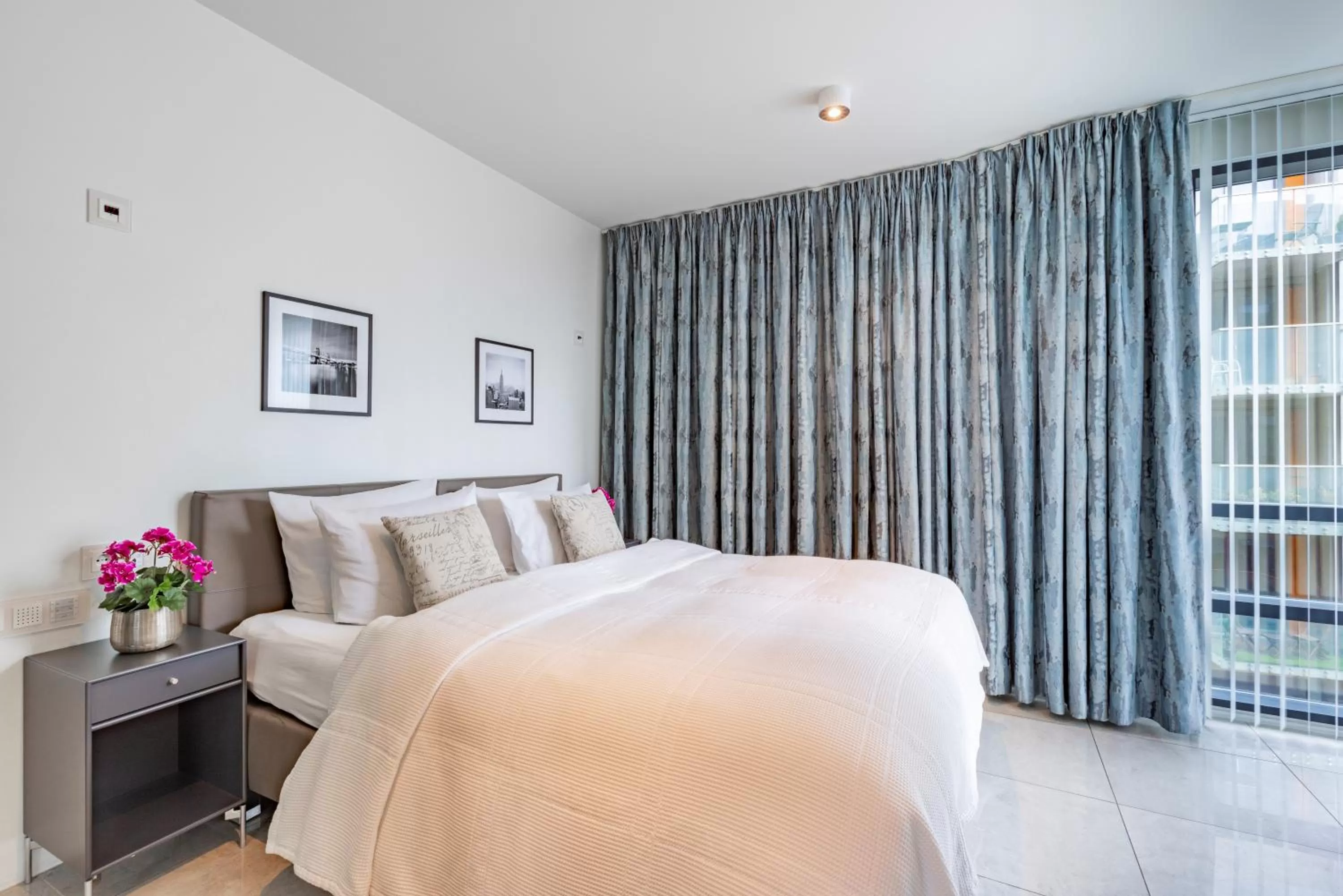 Bedroom, Bed in Black Pearl Apartment Hotel