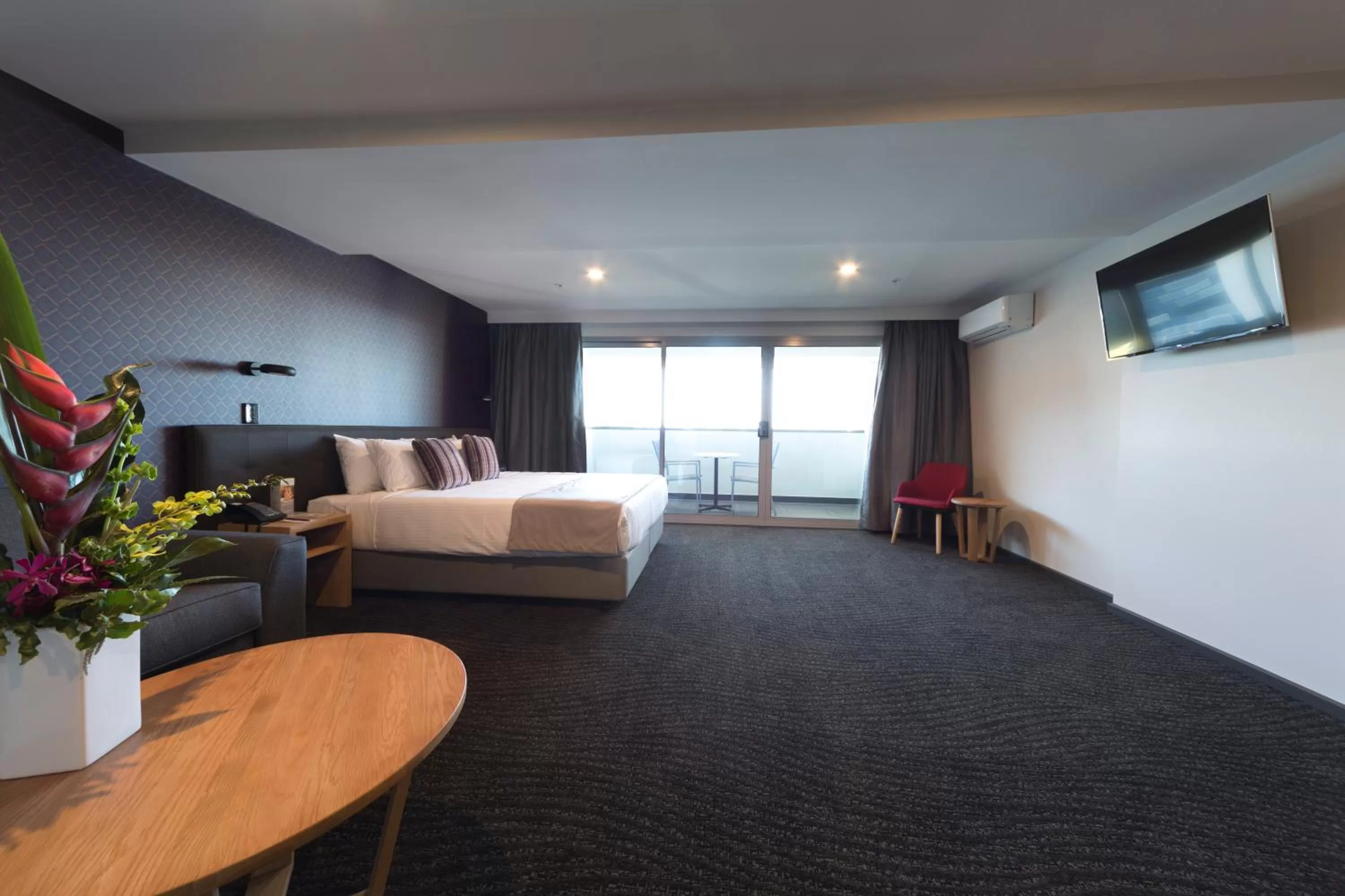 Photo of the whole room, Bed in Mercure Melbourne Caroline Springs