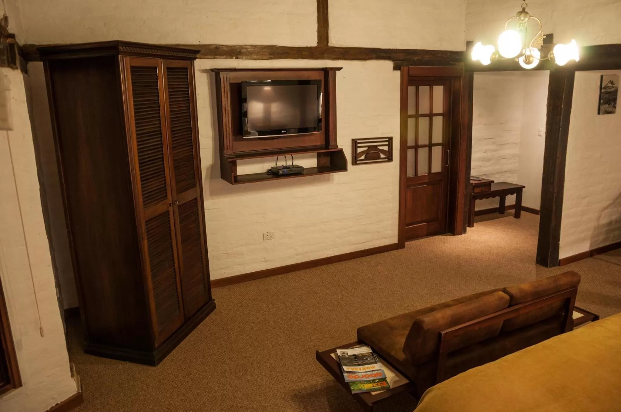 TV and multimedia in Hotel Hacienda Abraspungo