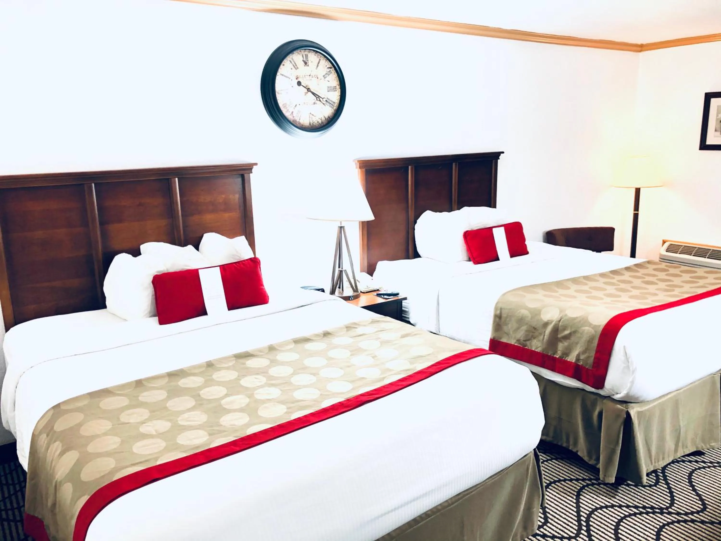 Bedroom, Bed in Ramada by Wyndham Birmingham Airport