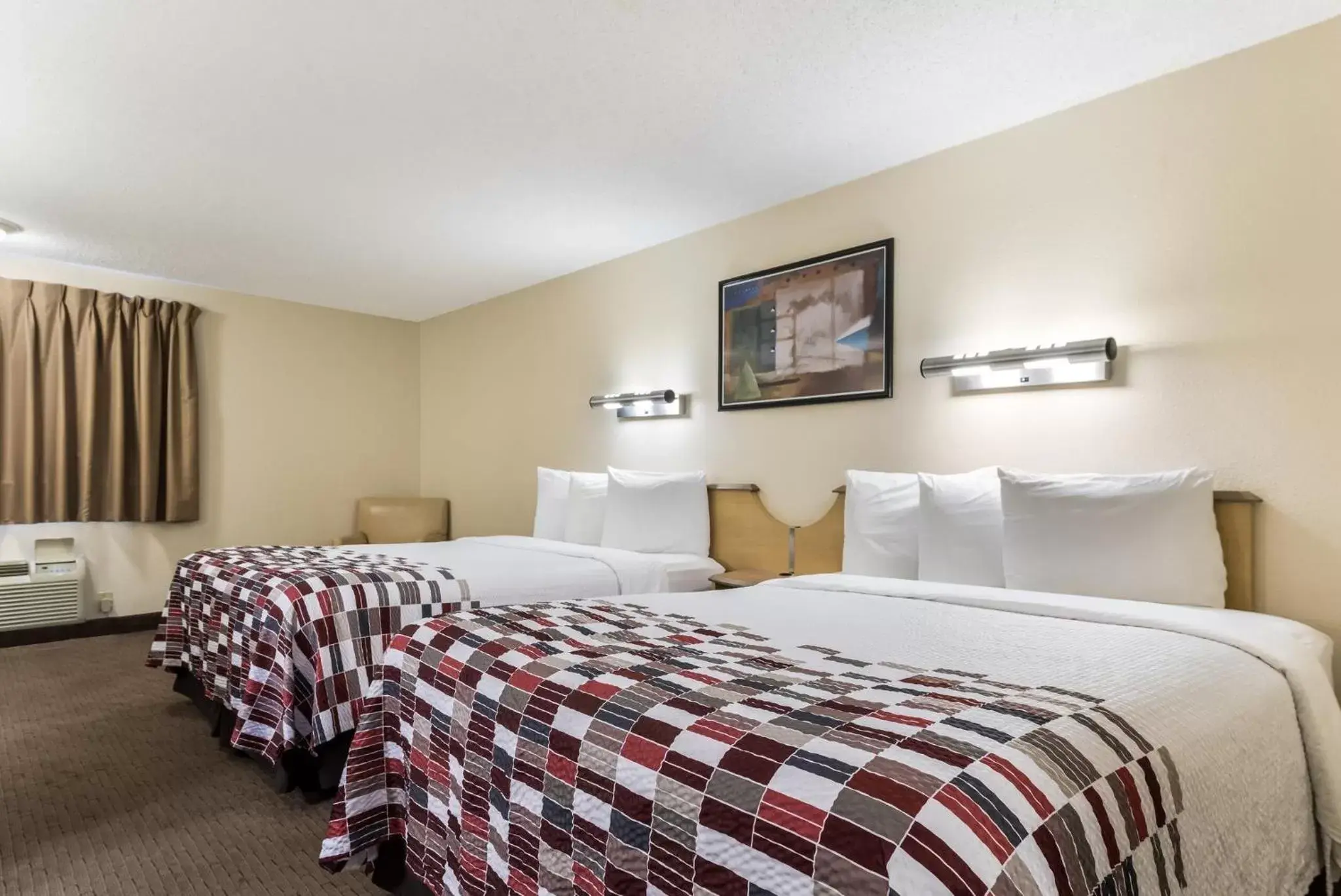 Standard Room with Two Double Beds Smoke Free in Red Roof Inn Cleveland Airport - Middleburg Heights Standard Room with Two Double Beds Smoke Free in Red Roof Inn Cleveland Airport - Middleburg Heights