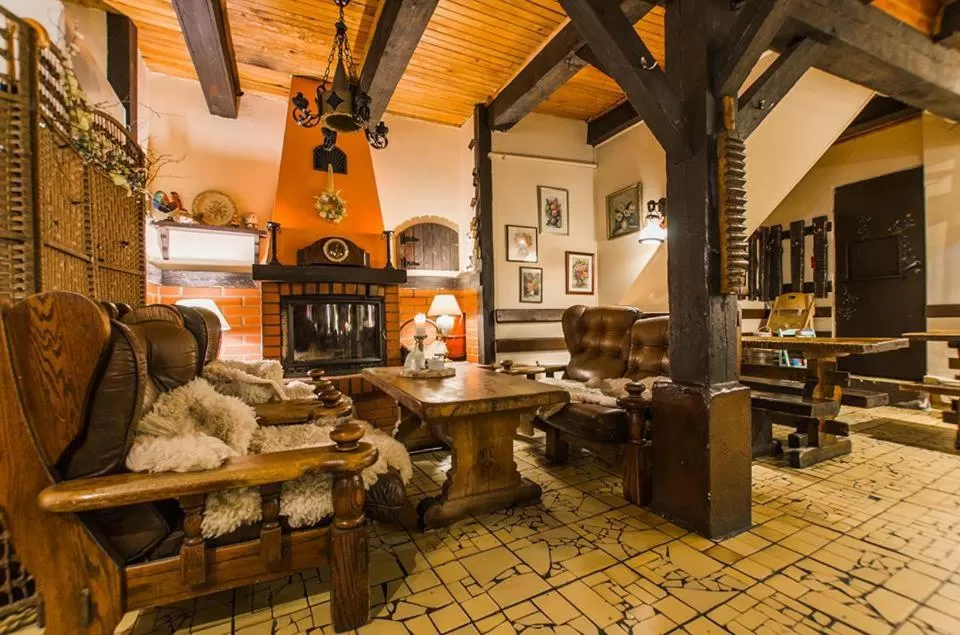 Restaurant/places to eat, Seating Area in Karczma u Wallenroda