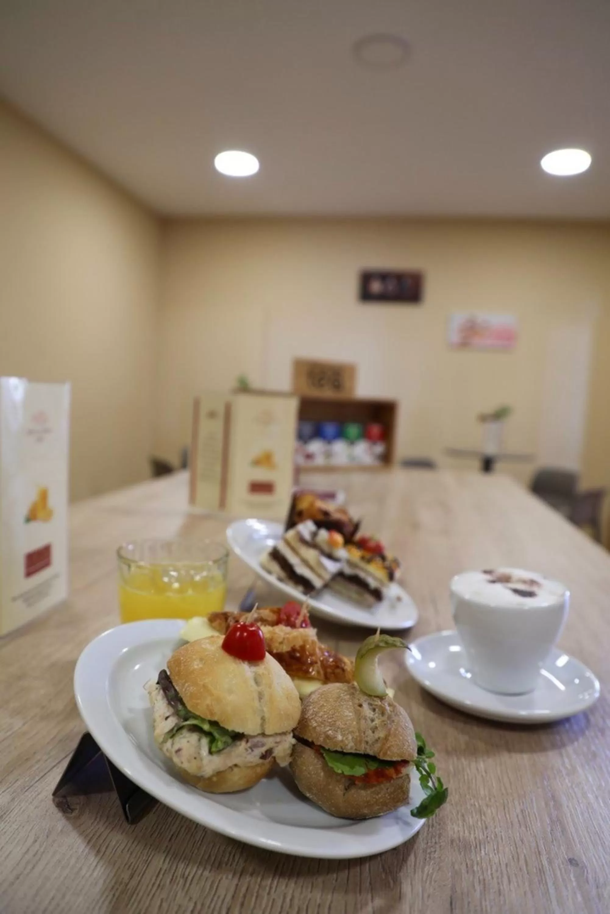 Restaurant/places to eat in Grand Muthu Golf Plaza Hotel & Spa