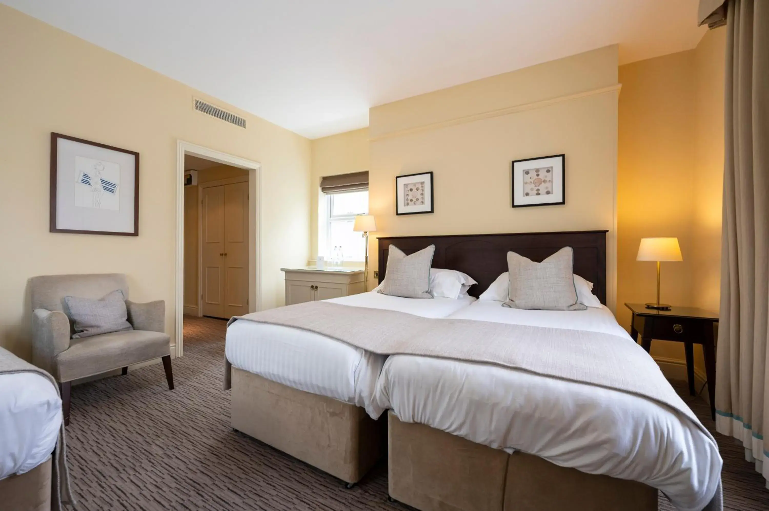 Large Double or Twin Room in St George's Hotel - Llandudno Large Double or Twin Room in St George's Hotel - Llandudno