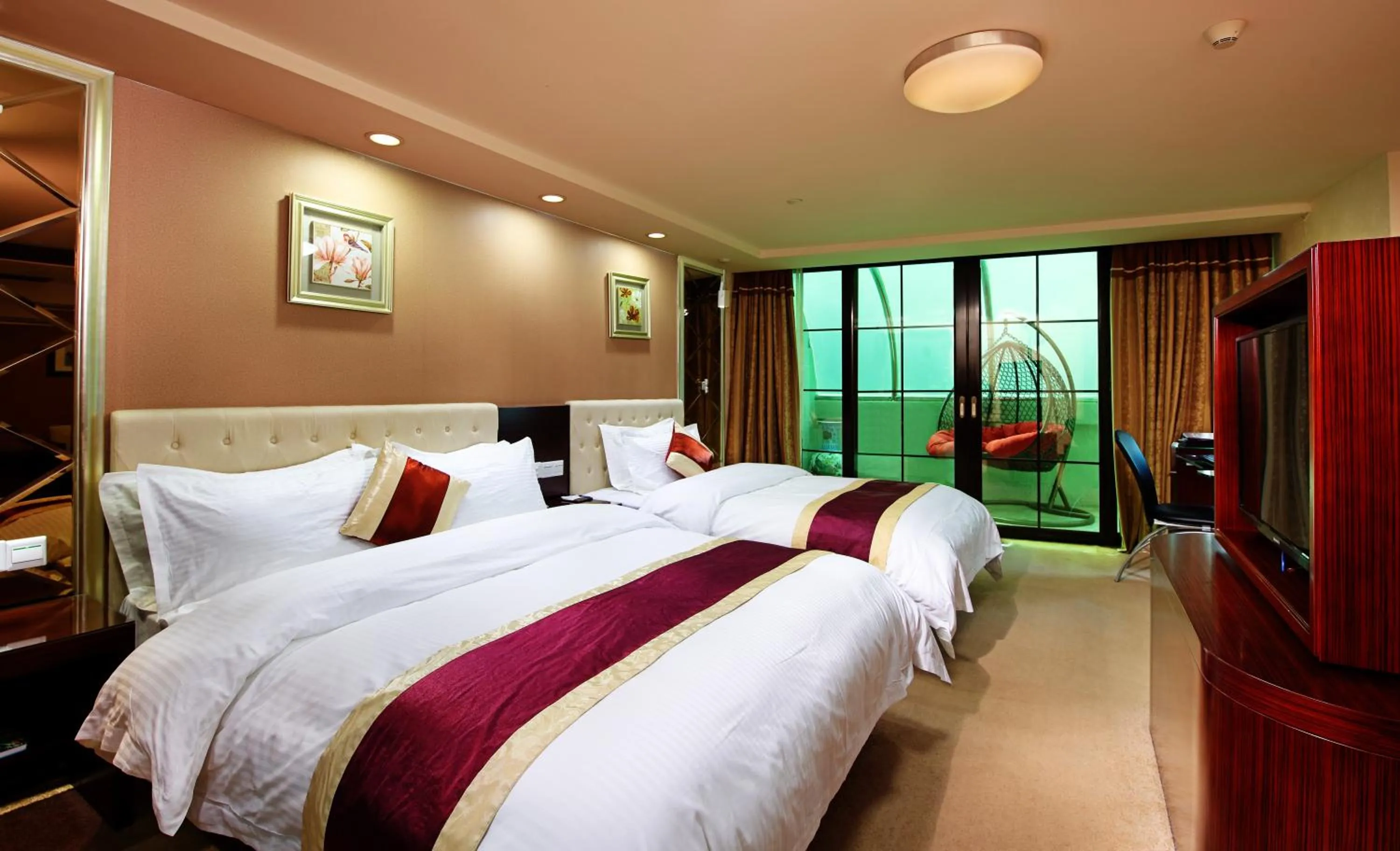 Photo of the whole room in New World Hotel