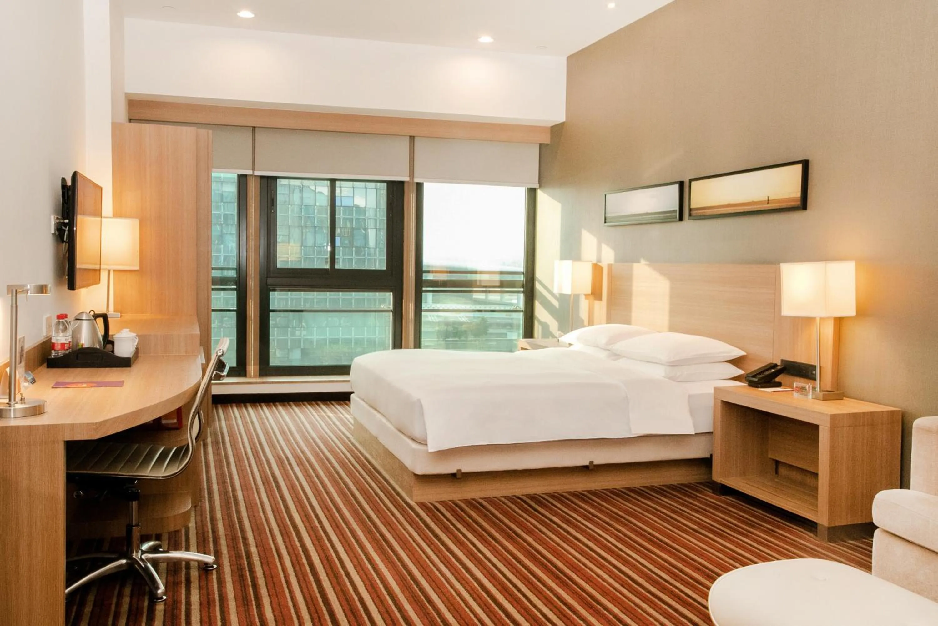 View (from property/room), Bed in Hyatt Place Shenzhen Airport