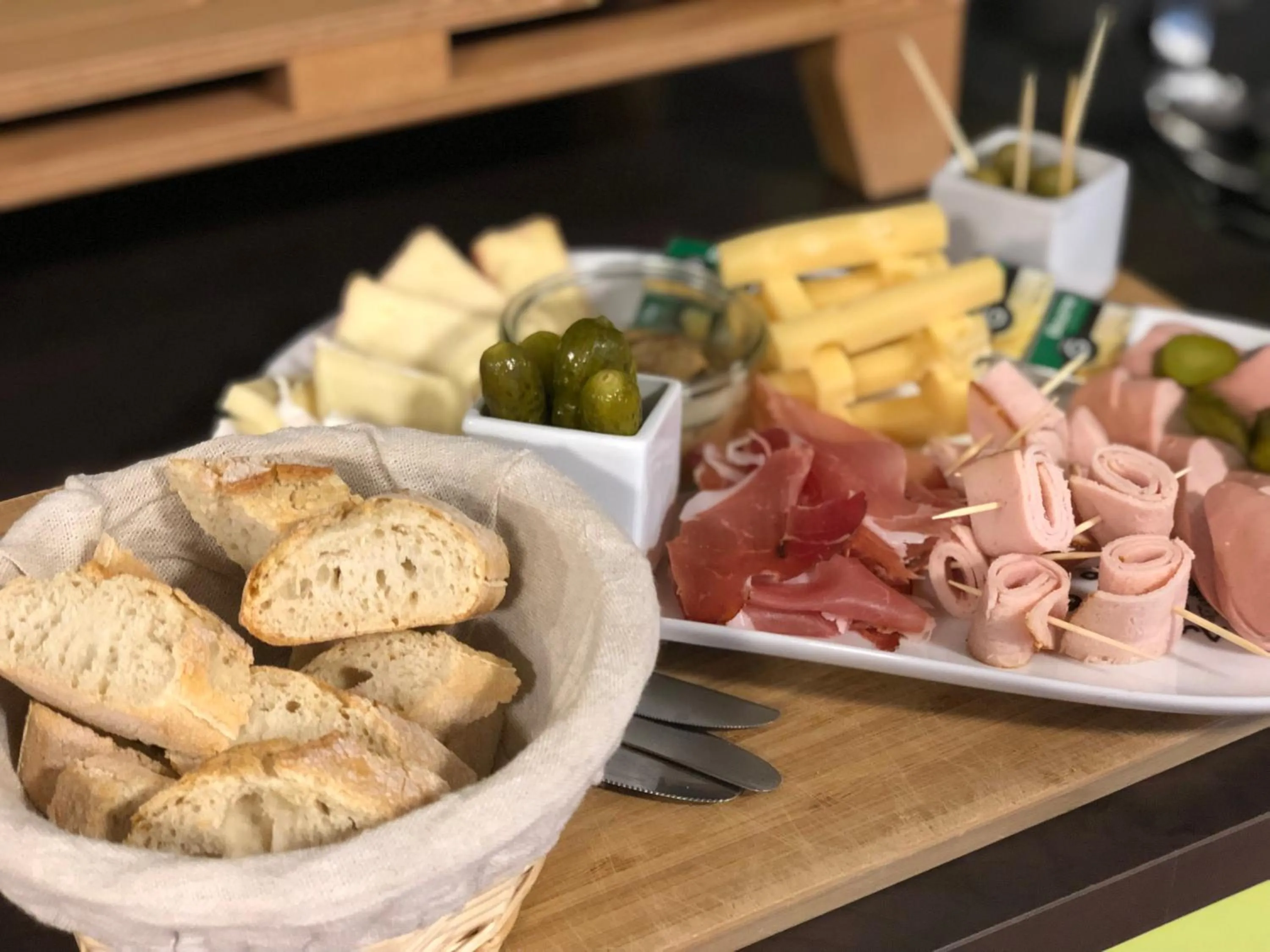 Food and drinks in Hotel Arc-En-Ciel Colmar Contact Hotel