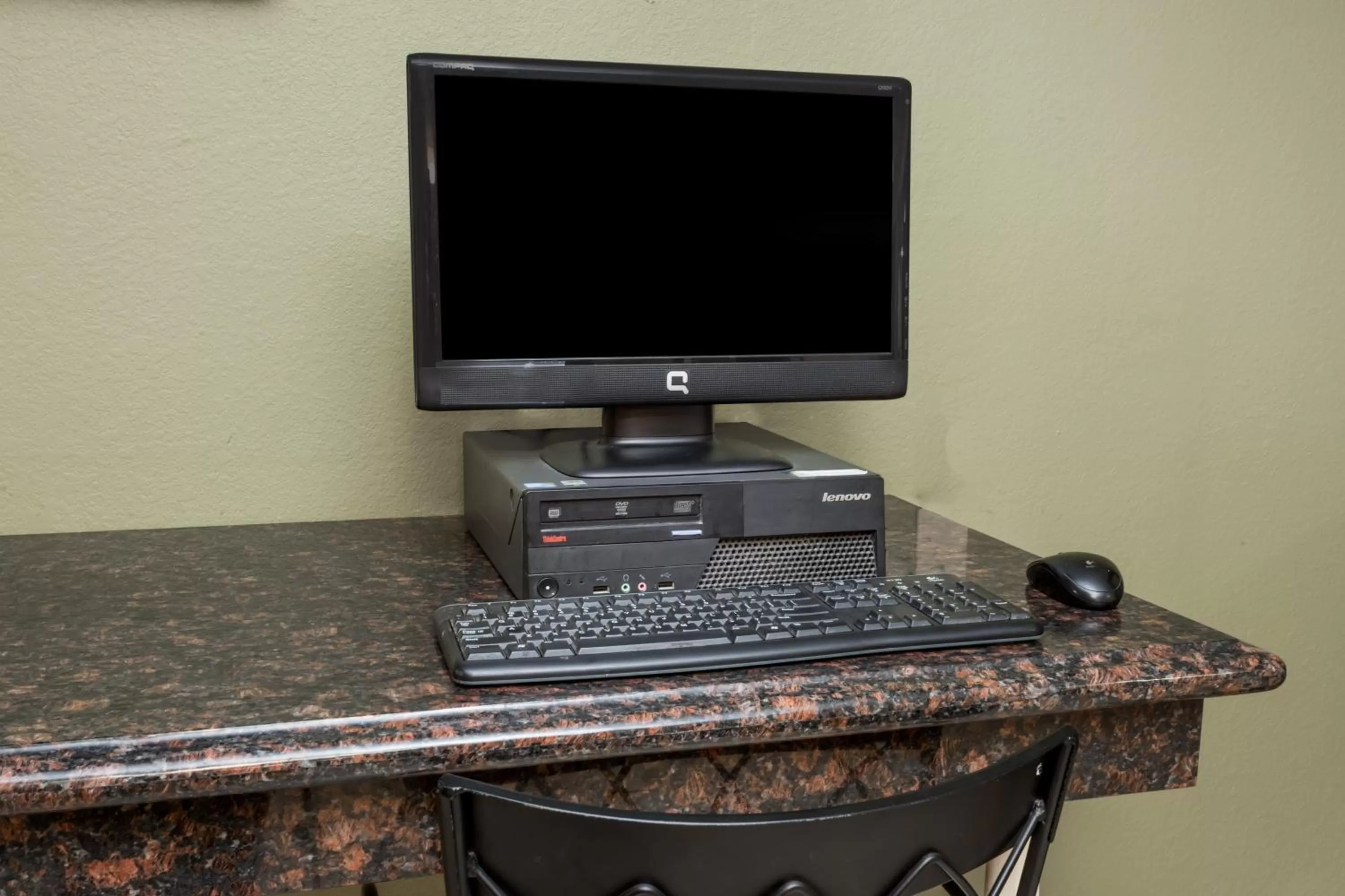 TV and multimedia in Days Inn by Wyndham Springfield