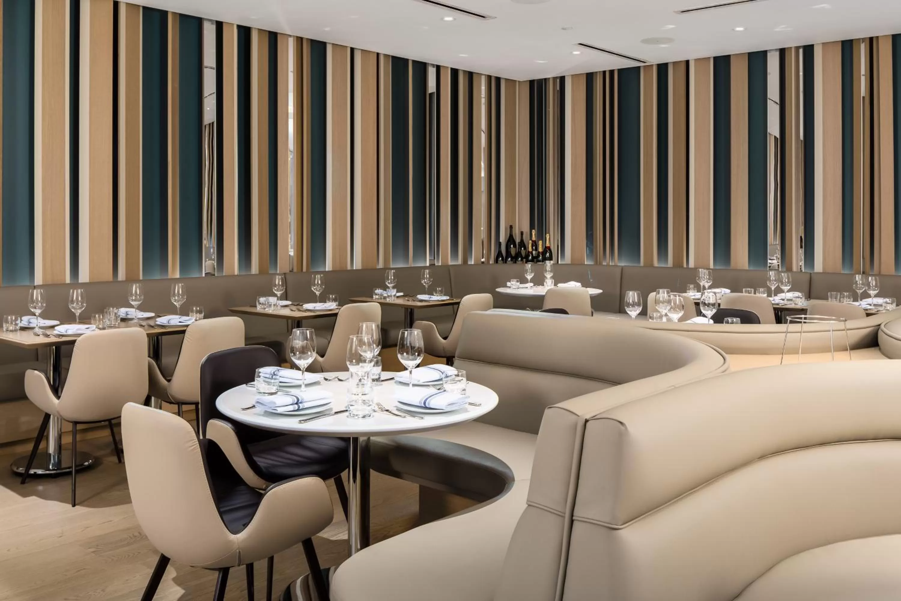 Restaurant/places to eat in Versante Hotel