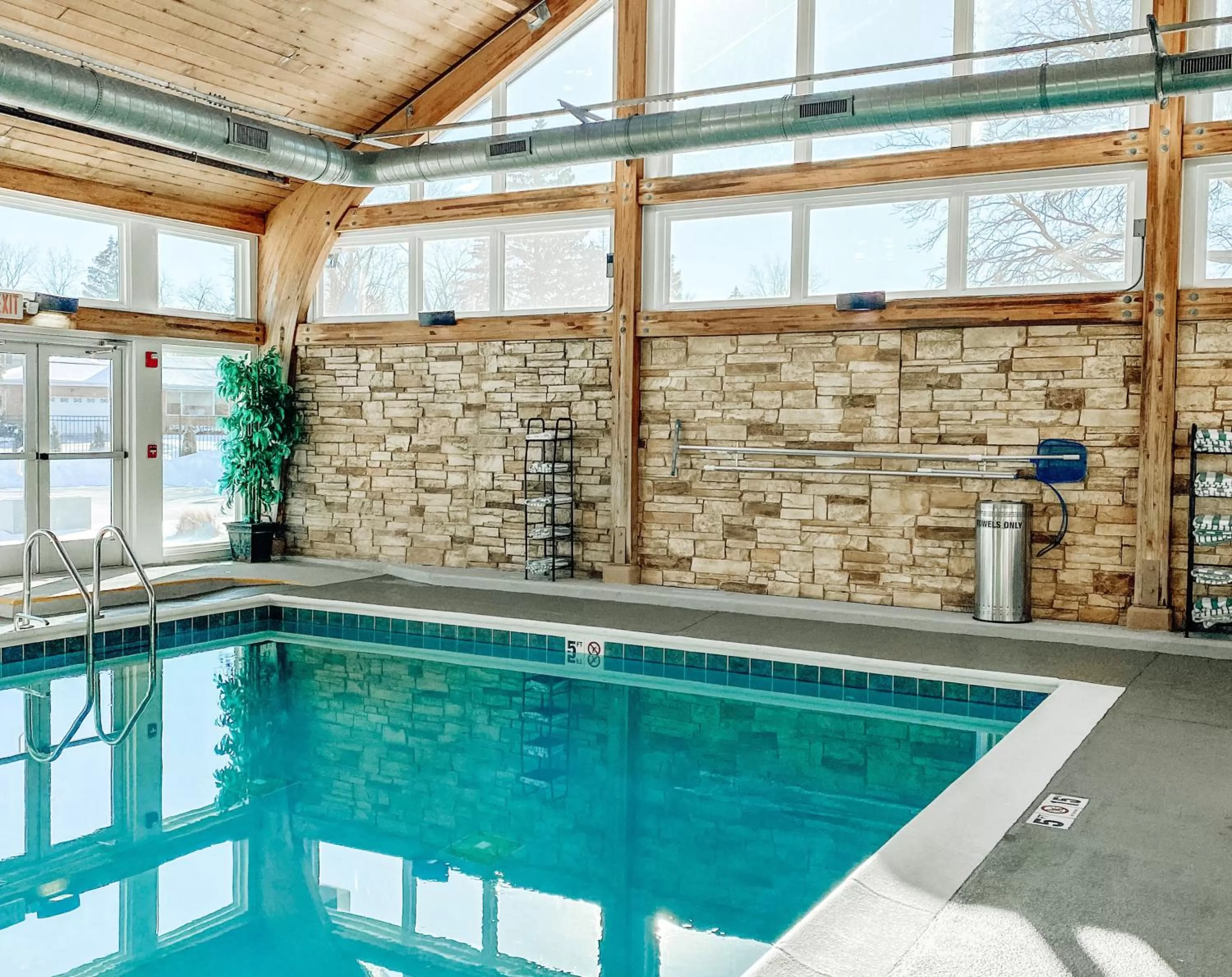 Swimming pool in Crowne Plaza Chicago SW - Burr Ridge by IHG