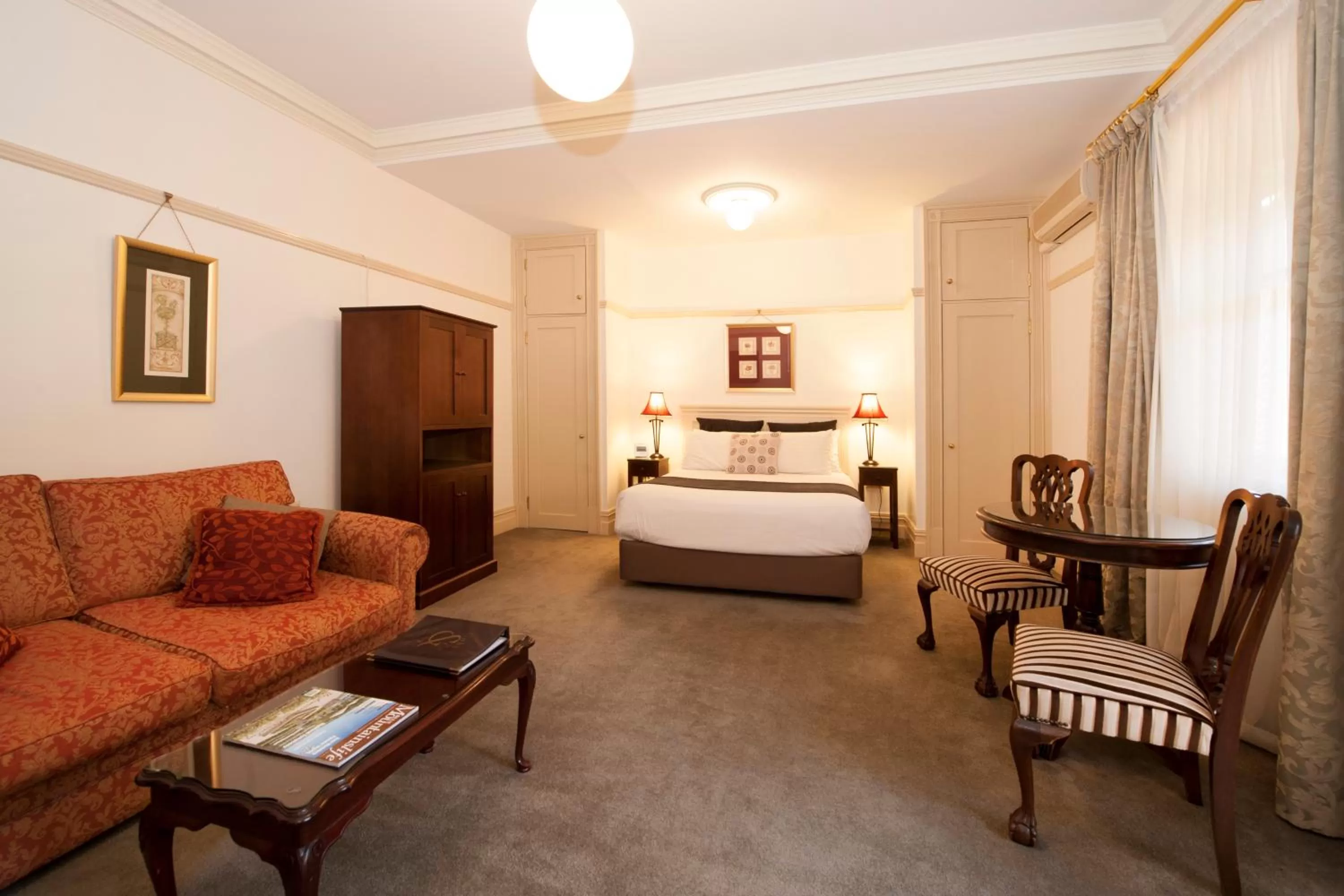 Photo of the whole room, Bed in Cobb & Co Court Boutique Hotel