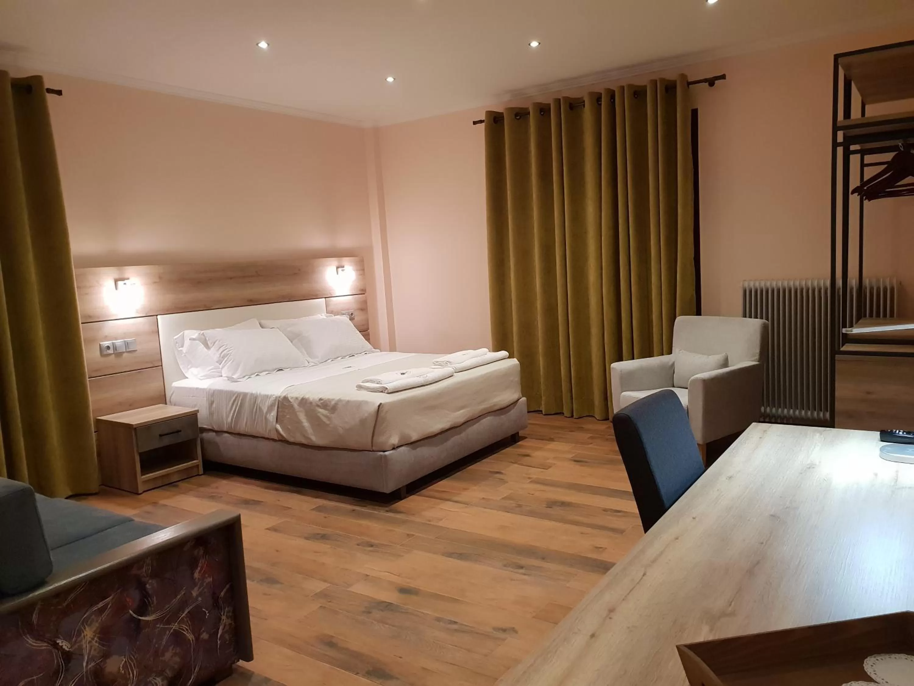 Photo of the whole room, Bed in Mondeus Inn Luxury